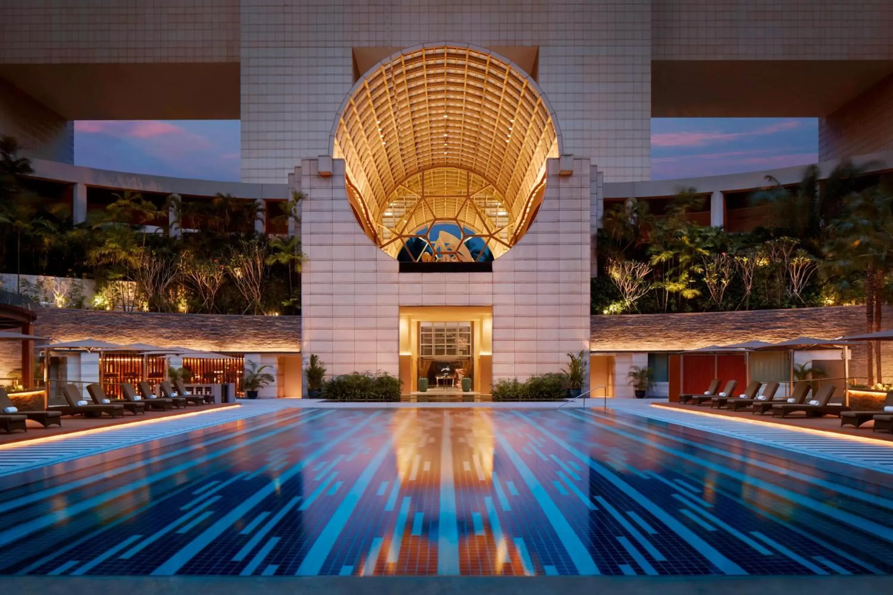 Swimming pool in The Ritz-Carlton, Millenia Singapore