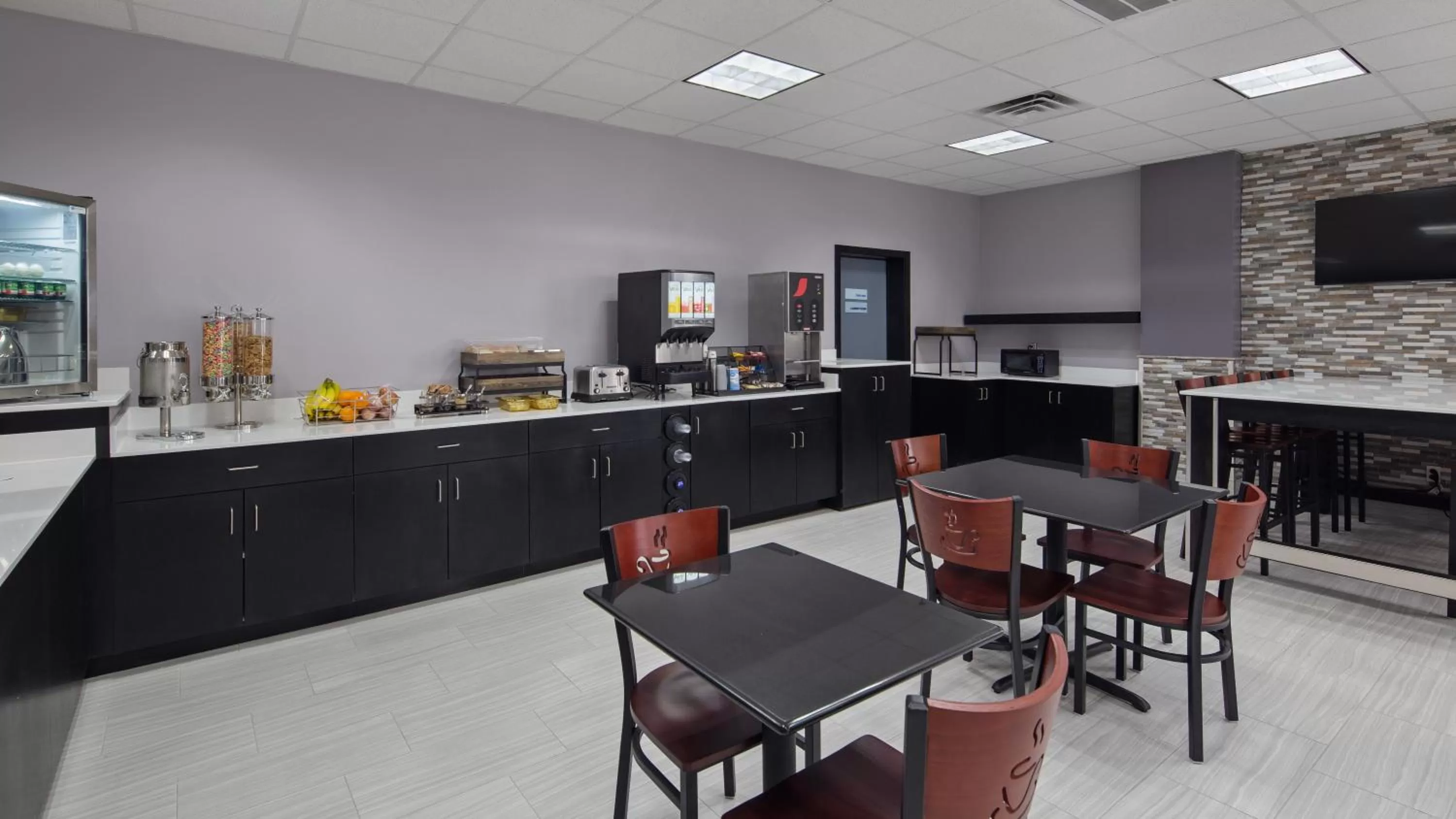 Breakfast in Clarion Pointe Jacksonville near Camp Lejeune