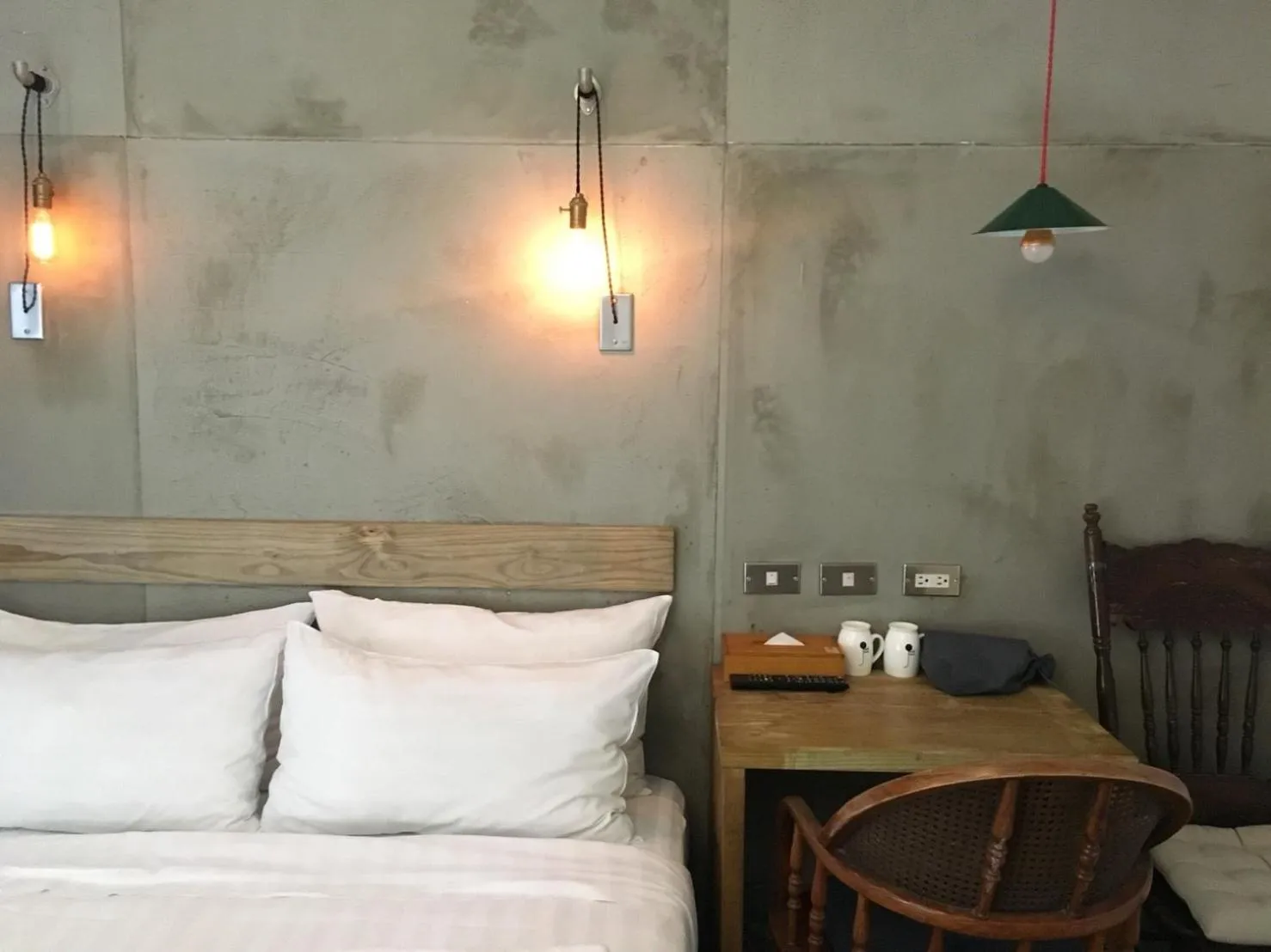 Bed in 禾裕 北車 Hey!U