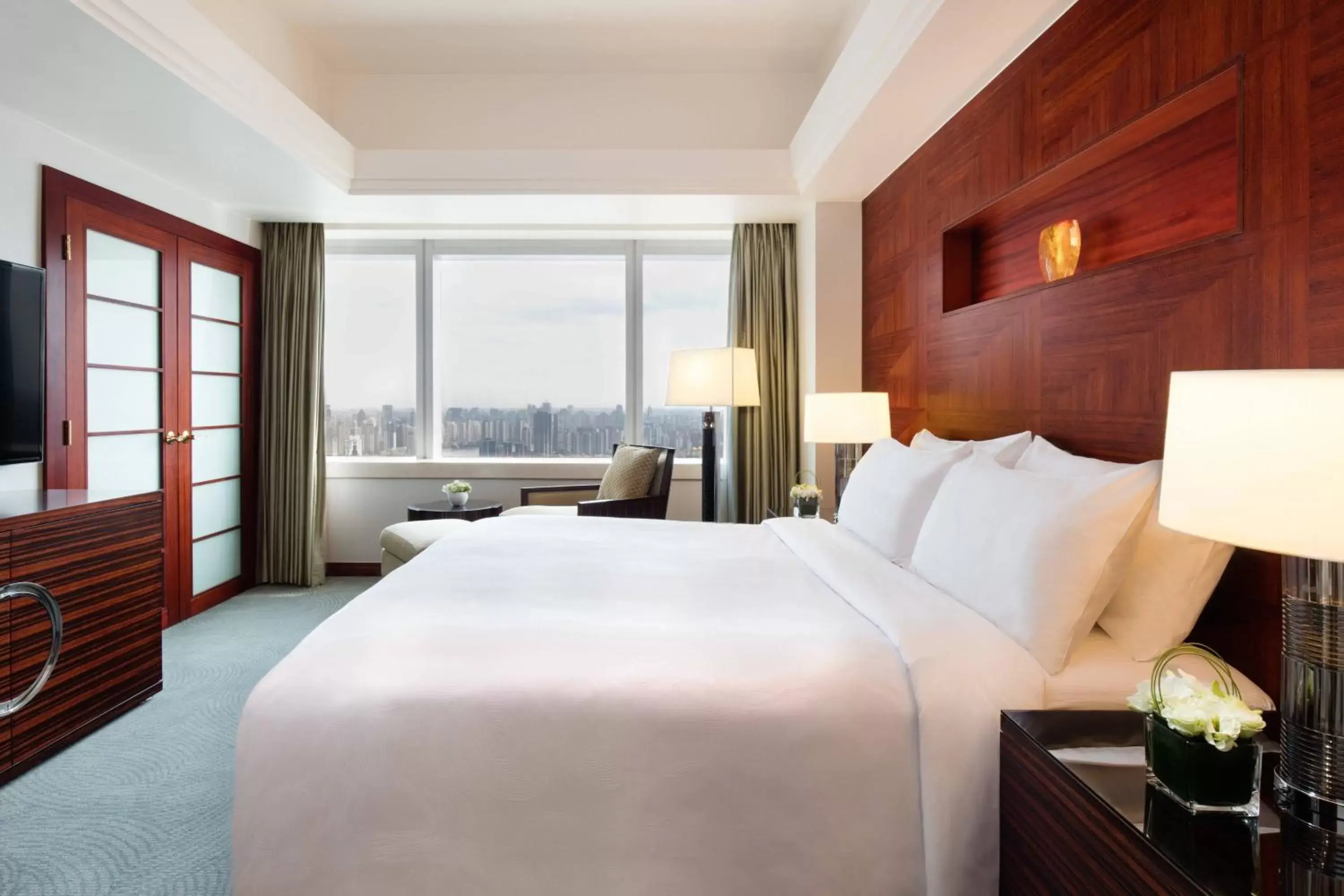 Bedroom, Bed in JW Marriott Shanghai at Tomorrow Square