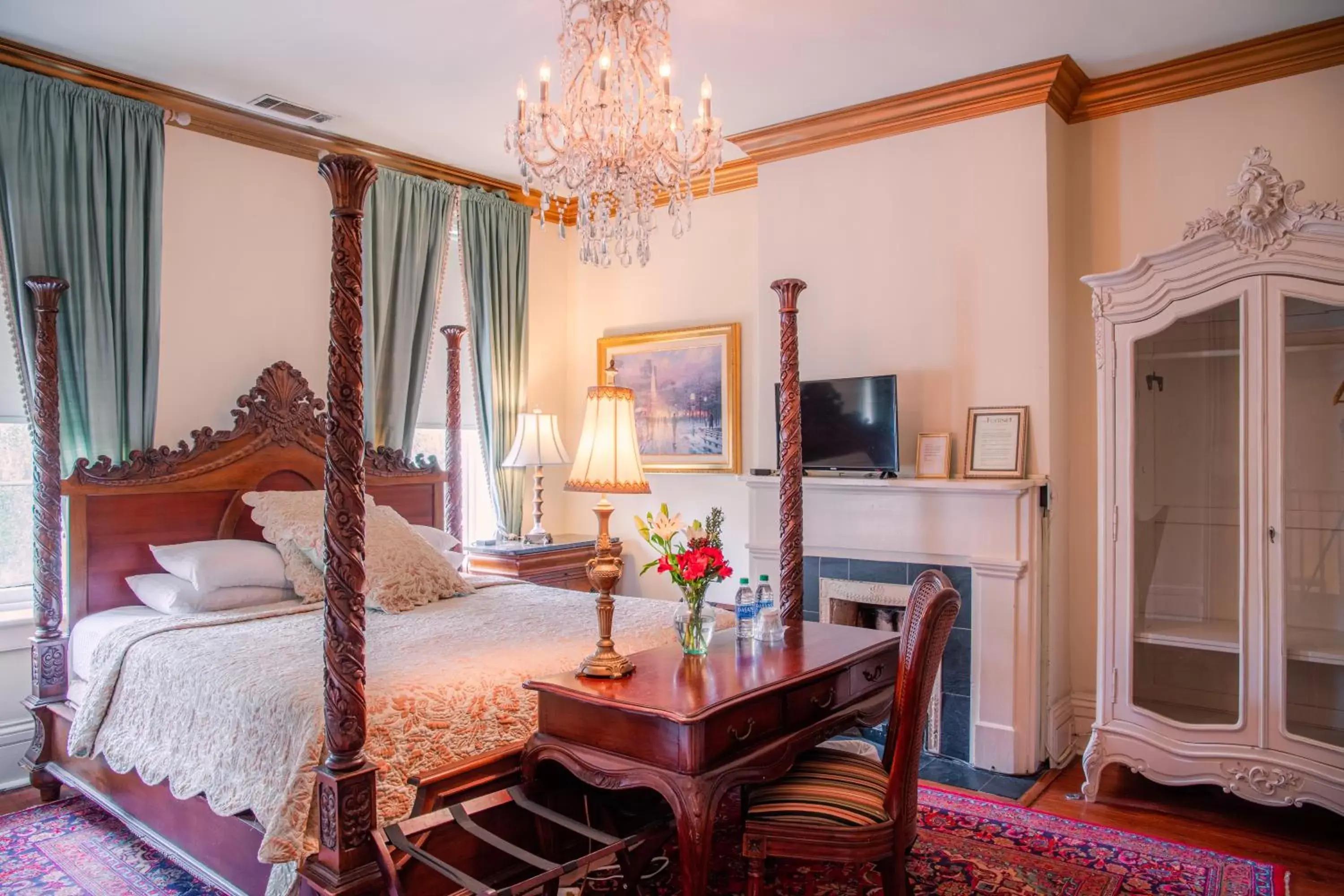 Bed in Justine Inn Savannah Bed in Justine Inn Savannah