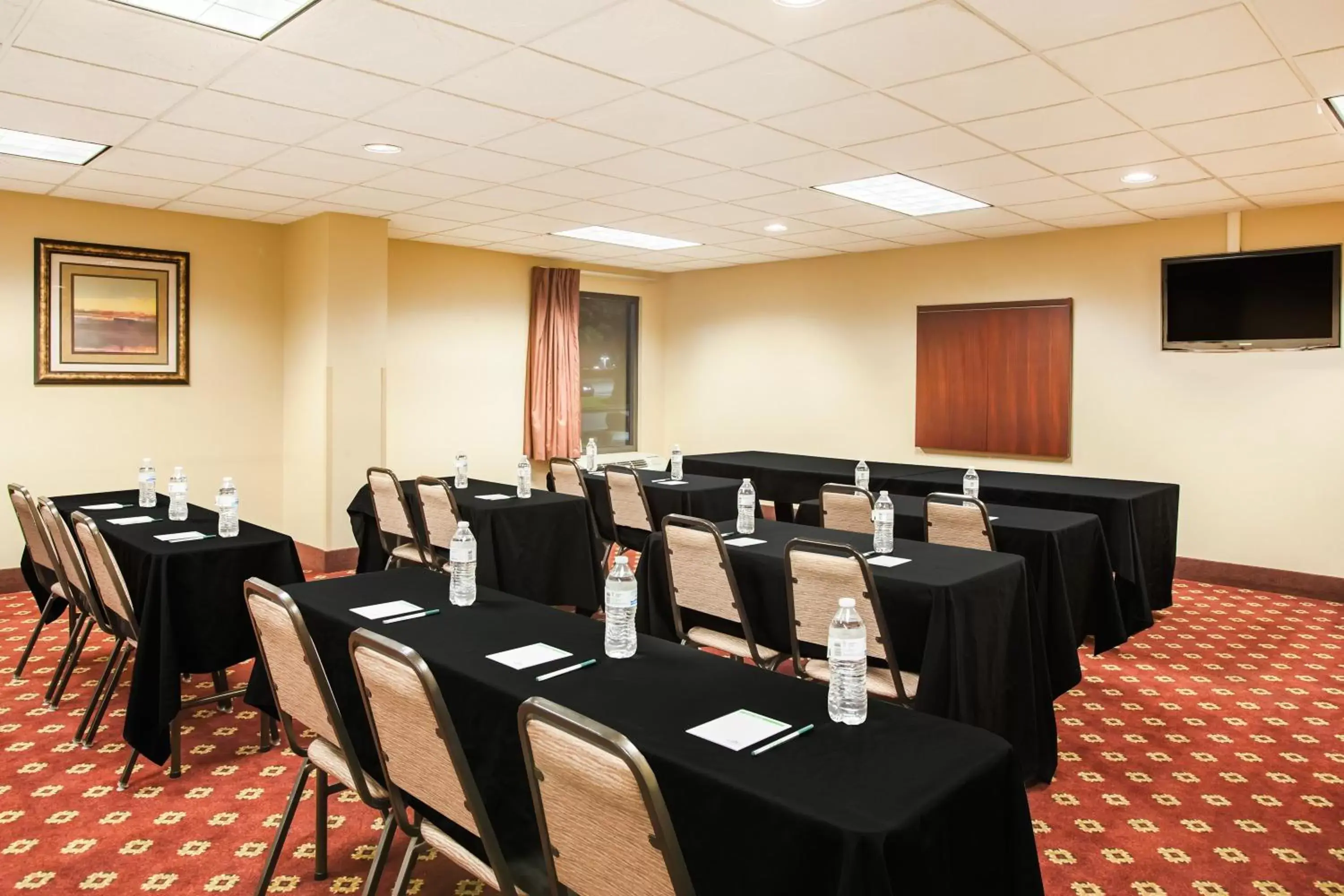Meeting/conference room in Wingate by Wyndham North Little Rock