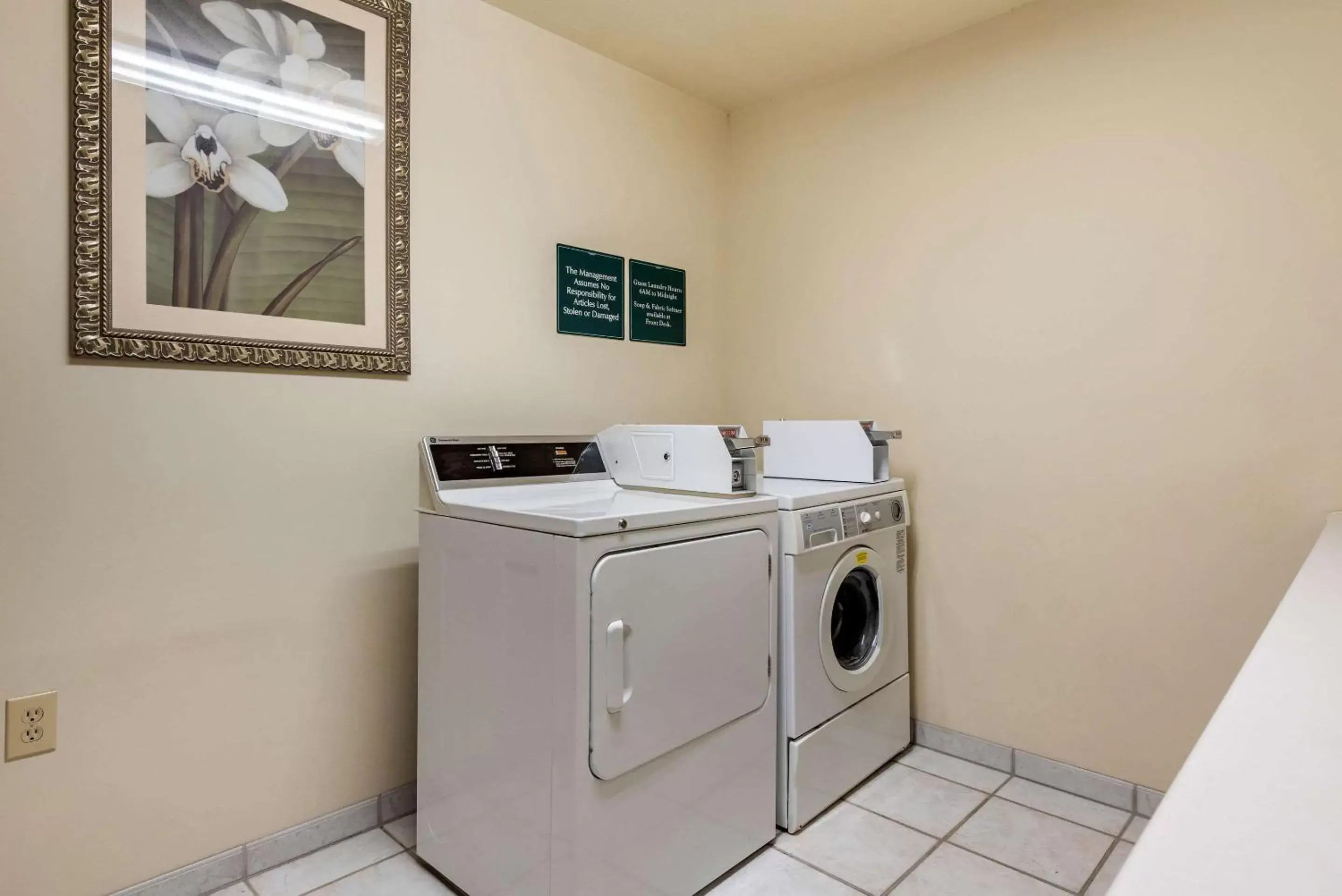 Other, Kitchen/Kitchenette in Comfort Inn Warren I-69