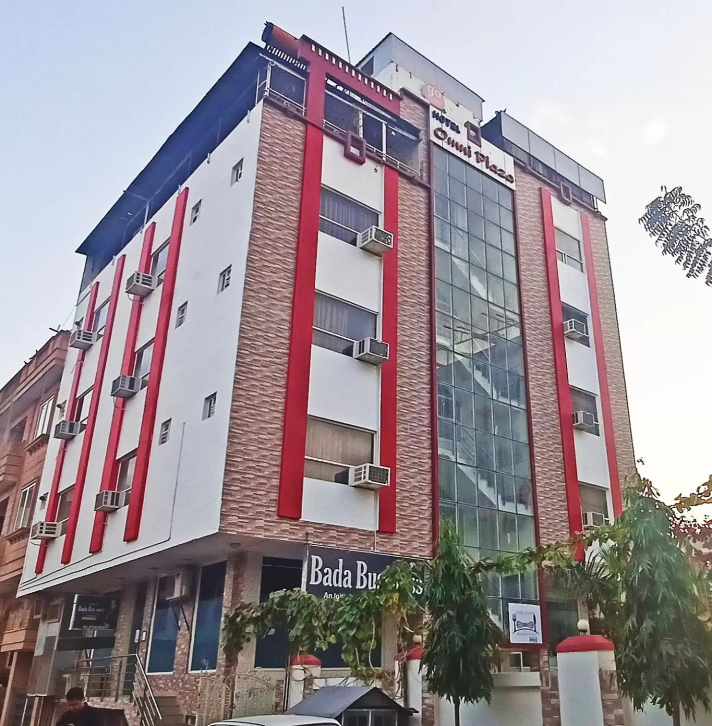 Property building in Hotel Omni Plaza