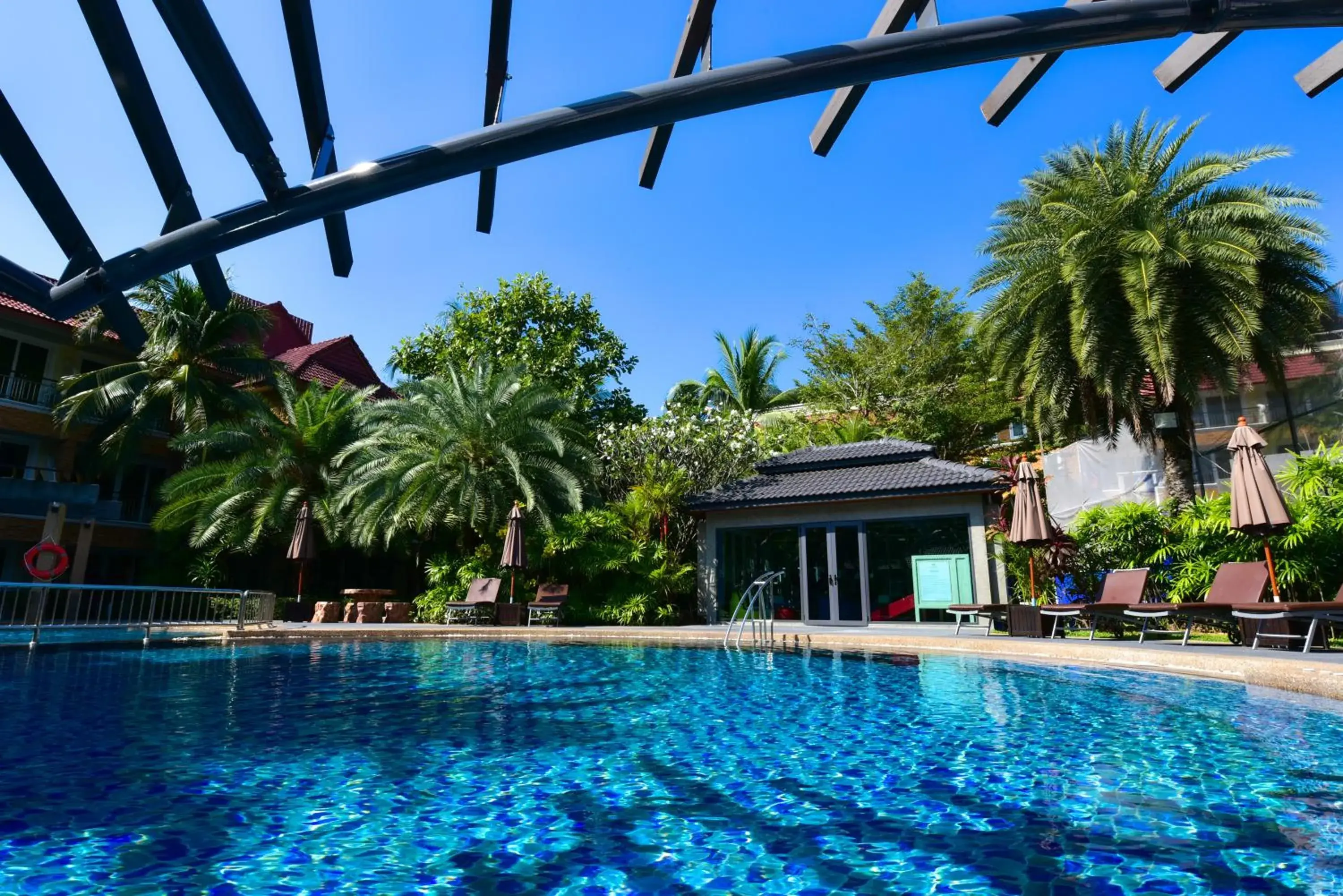 Swimming pool in R-Mar Resort and Spa Patong, Phuket Swimming pool in R-Mar Resort and Spa Patong, Phuket