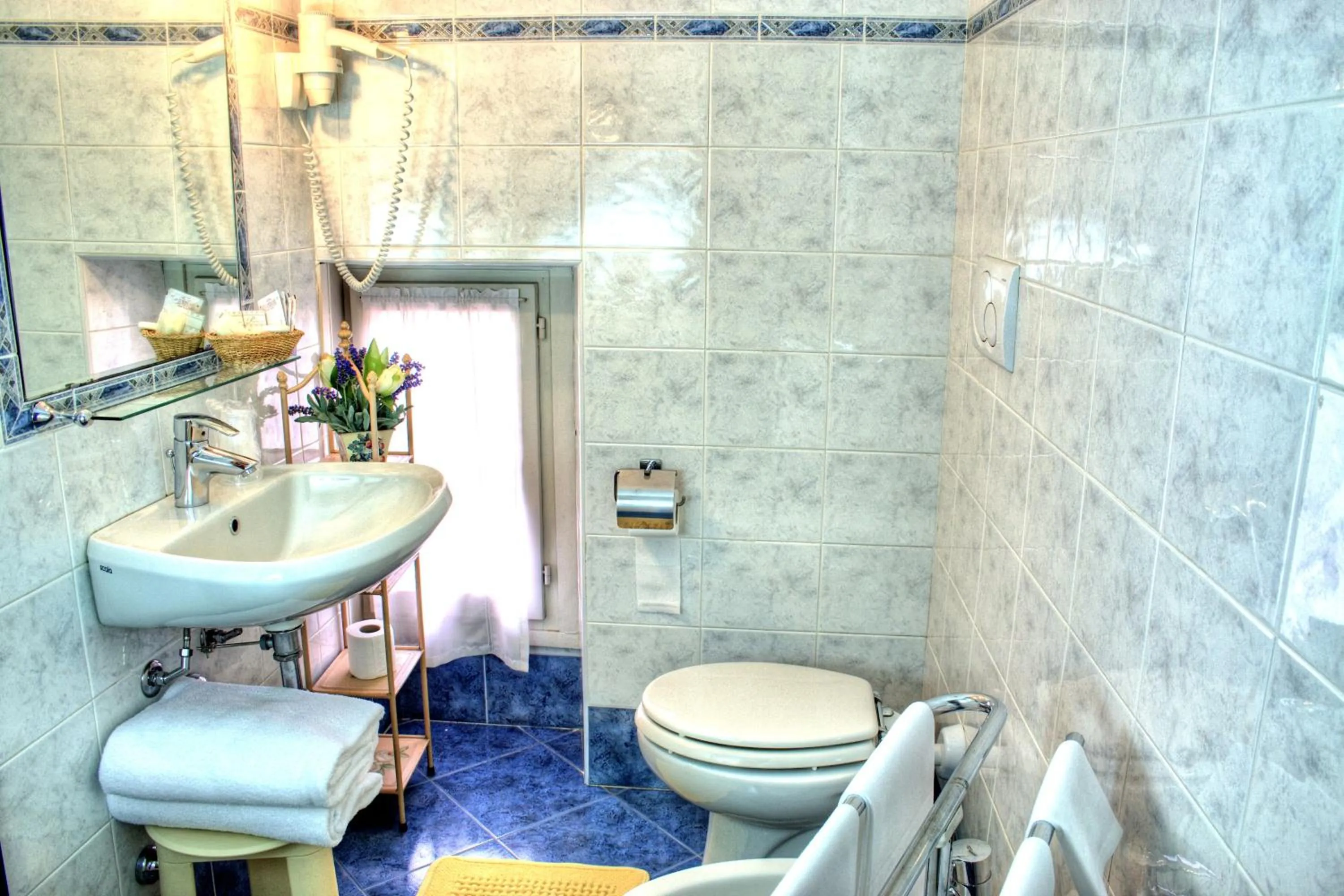 Bathroom in Hotel Torcolo "Residenze del Cuore"