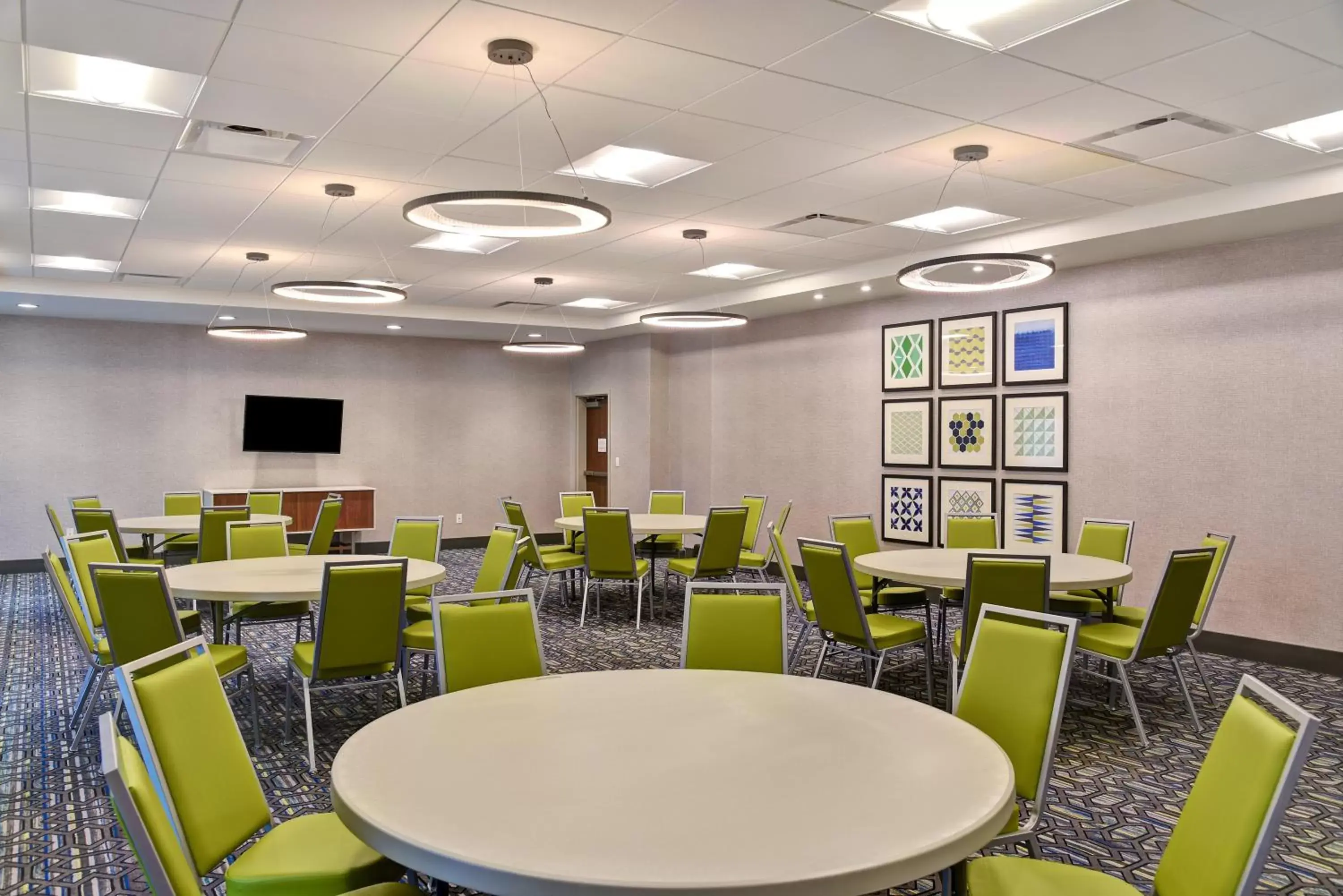 Meeting/conference room in Holiday Inn Express & Suites - Ottawa, an IHG Hotel