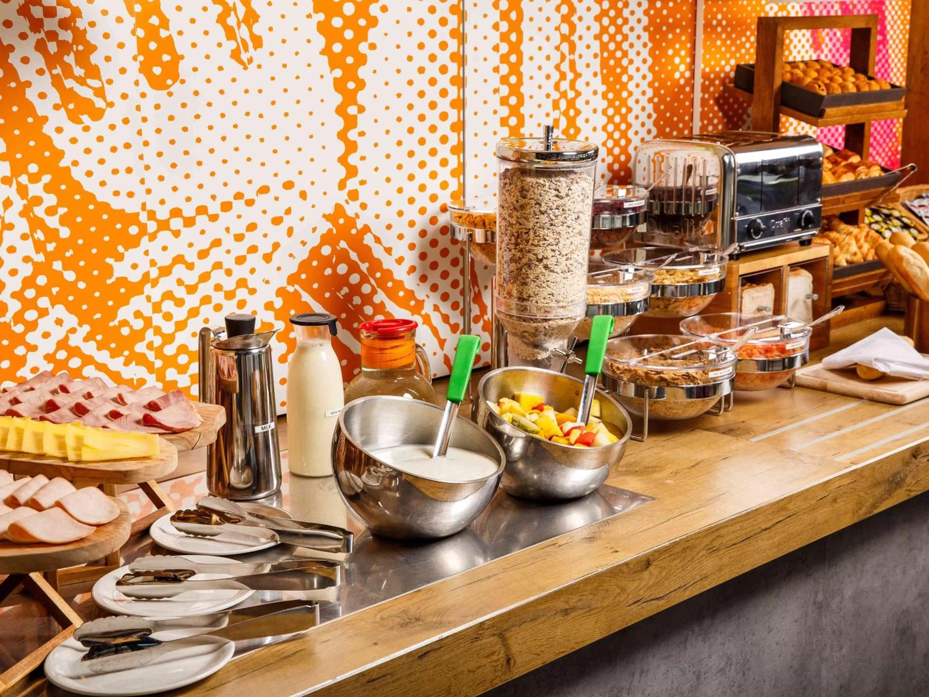 Restaurant/places to eat in Ibis Budget Portsmouth