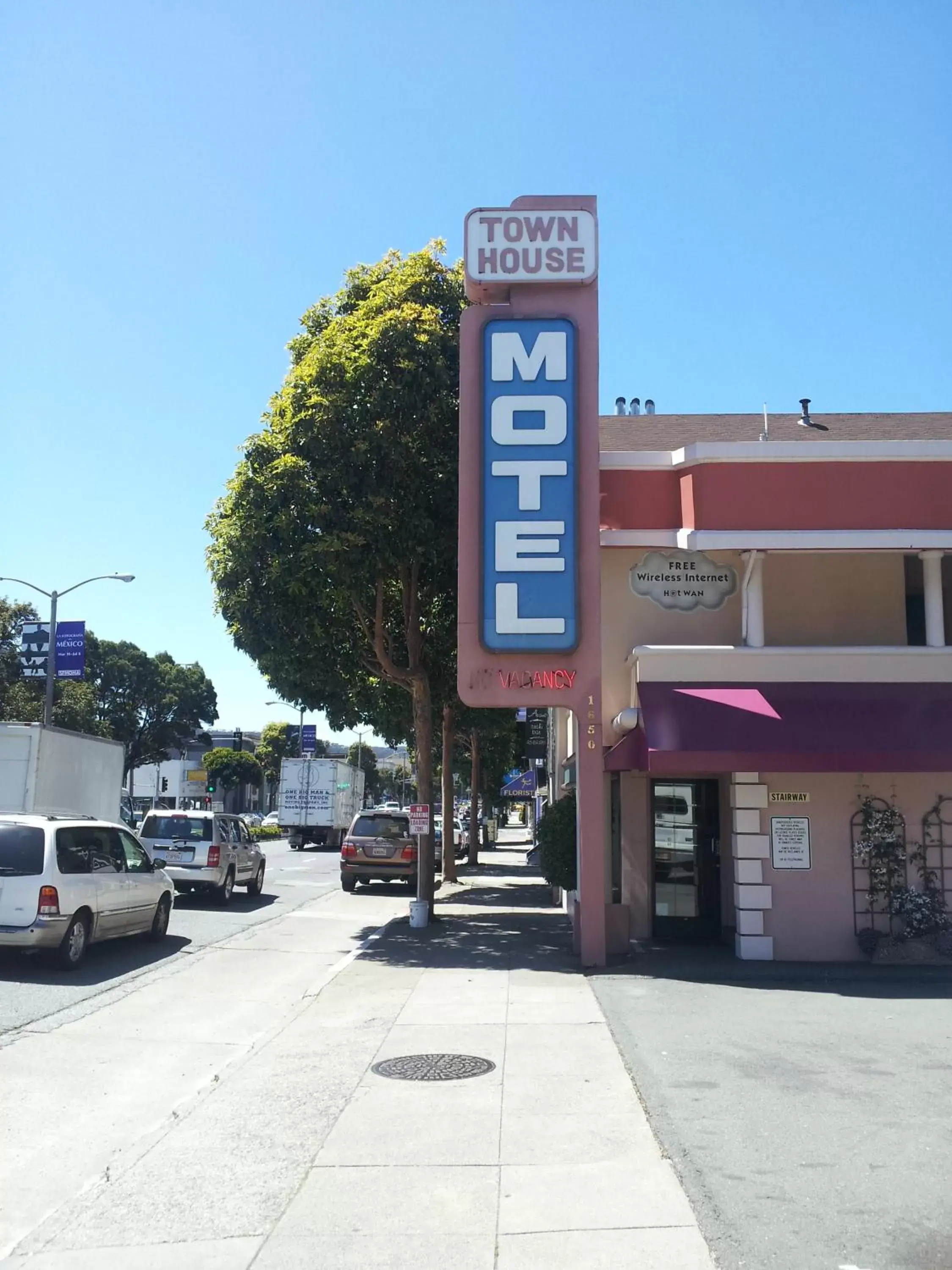 Facade/entrance, Property Building in Town House Motel