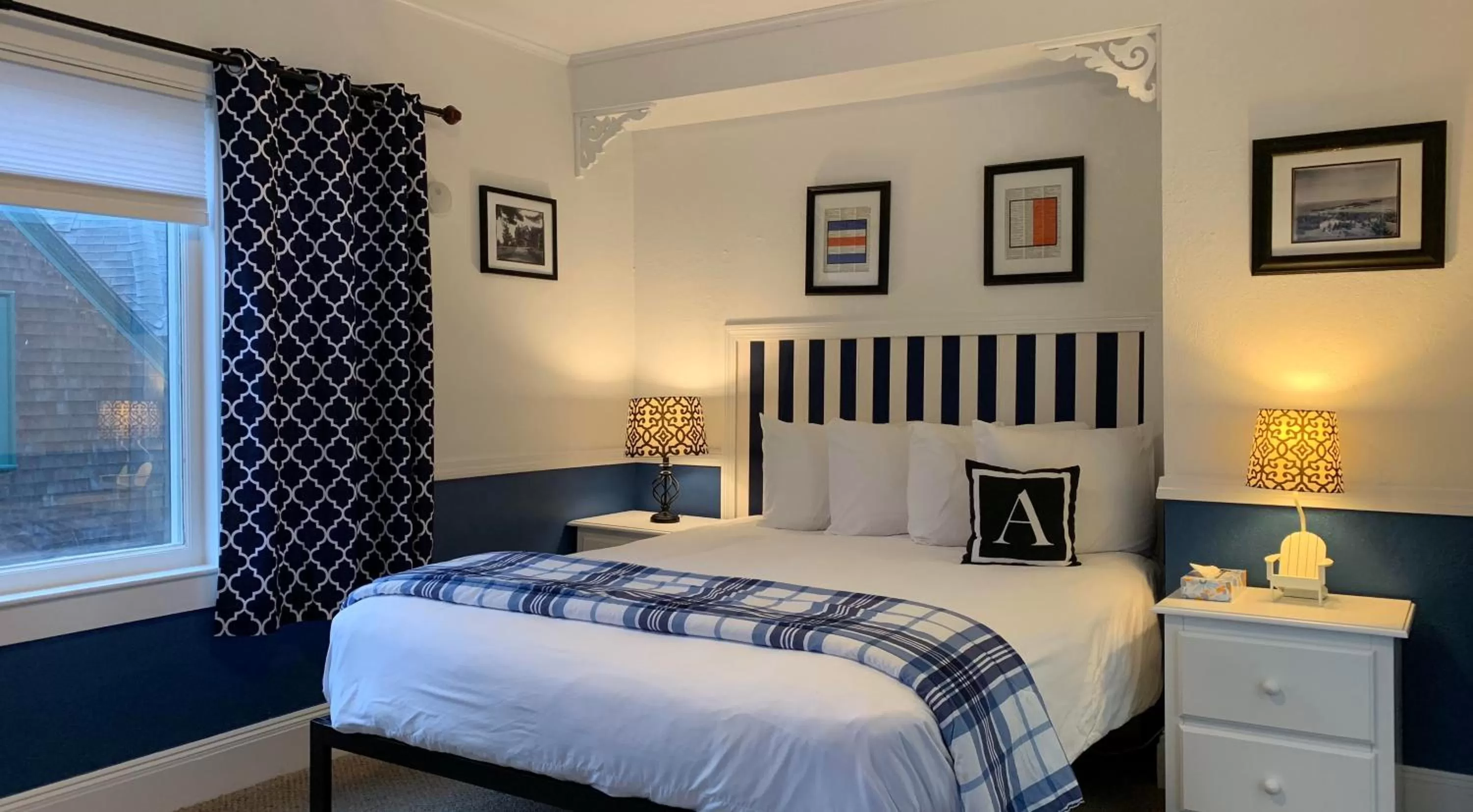 Bed in Acadia Hotel - Downtown