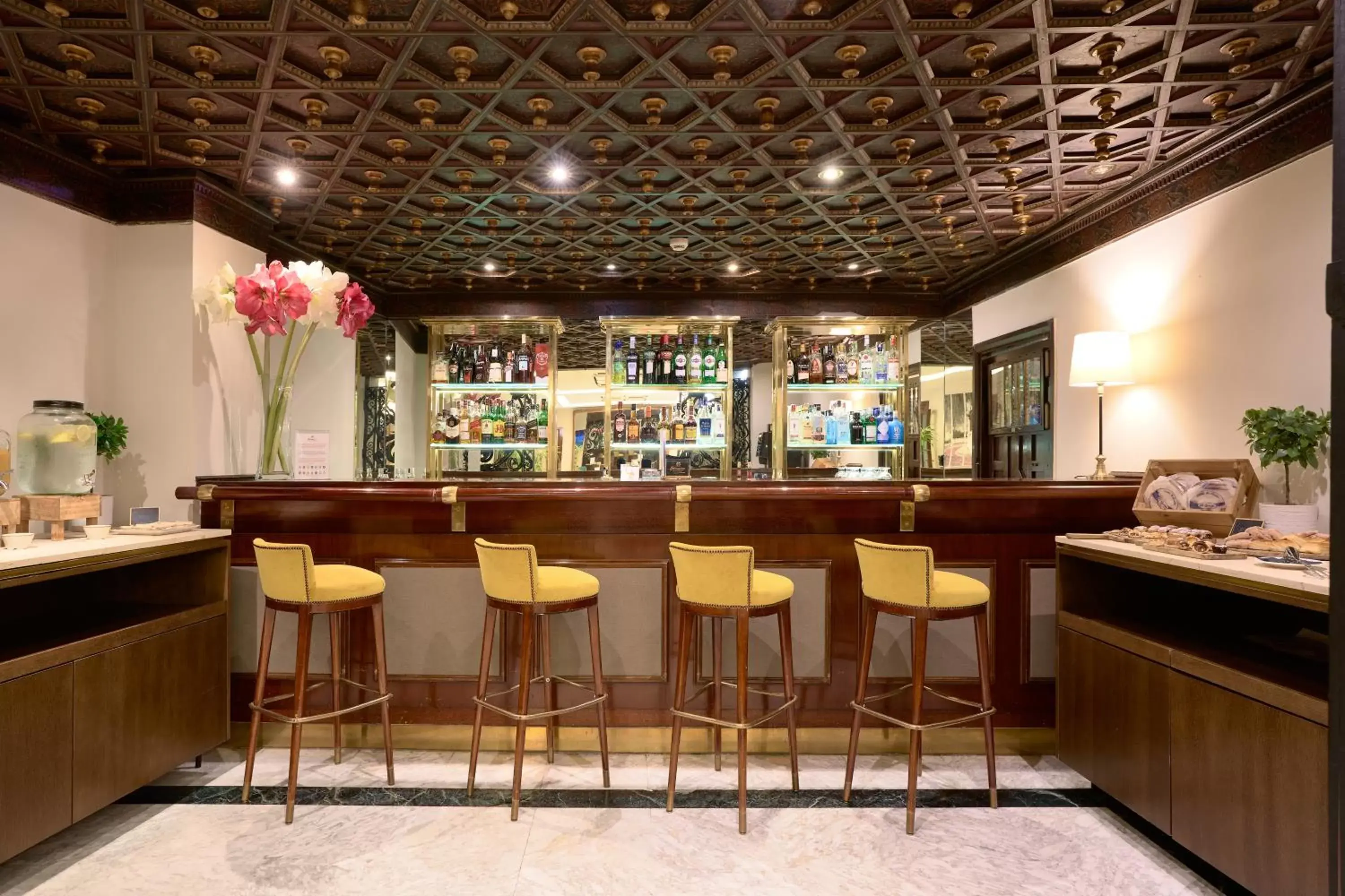 Property building, Lounge/Bar in Hotel Bécquer