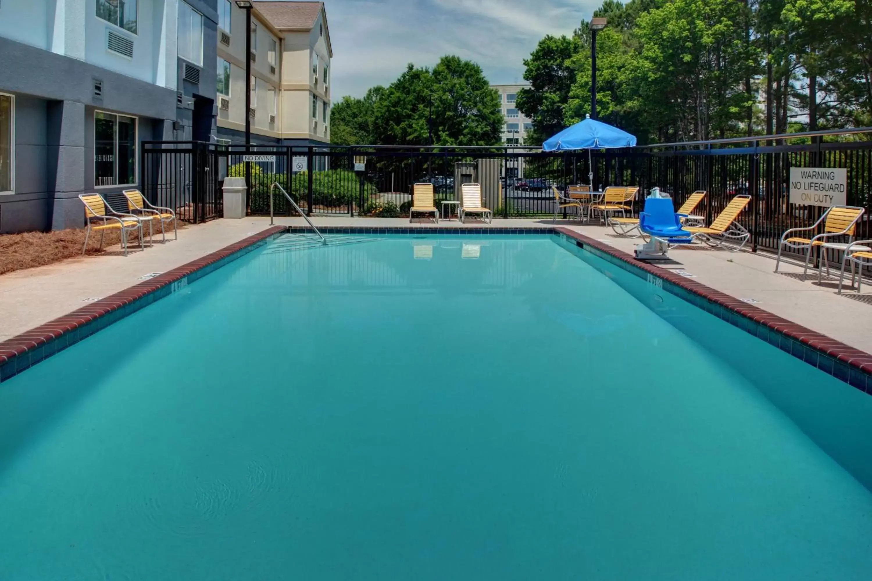 Swimming Pool in Fairfield Inn & Suites by Marriott Atlanta Alpharetta