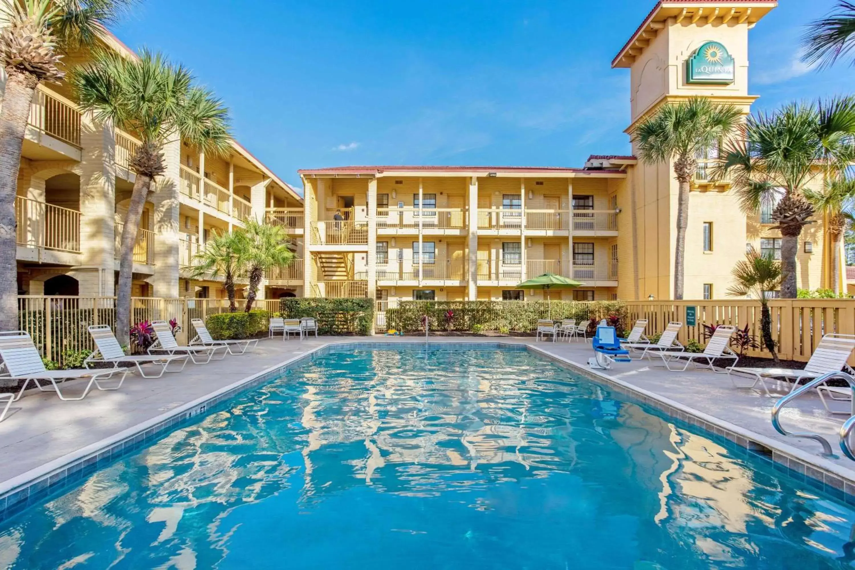 Pool view, Swimming Pool in La Quinta Inn by Wyndham Orlando Airport West