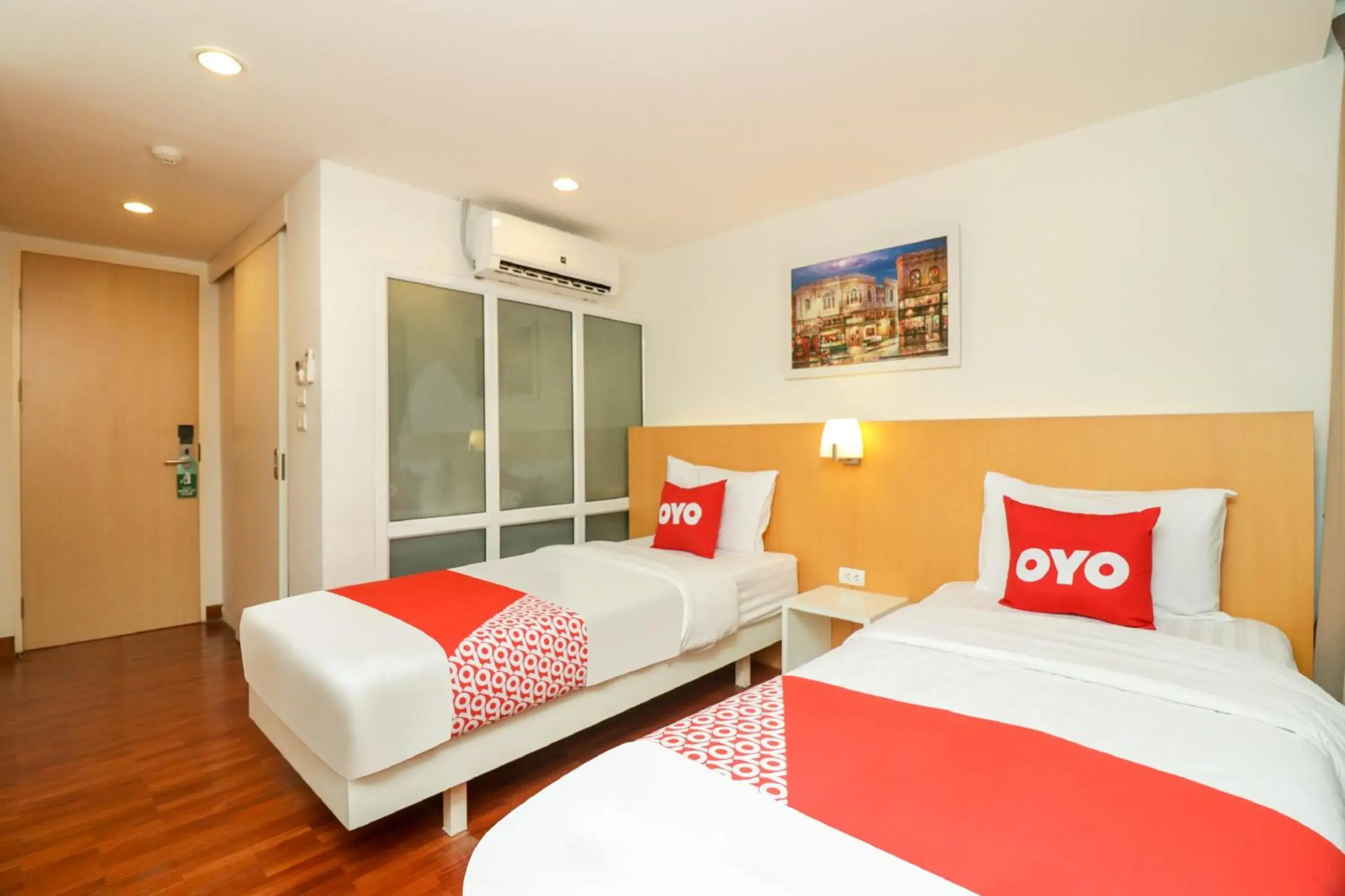 Photo of the whole room, Bed in OYO 225 Premier Place Bangkok