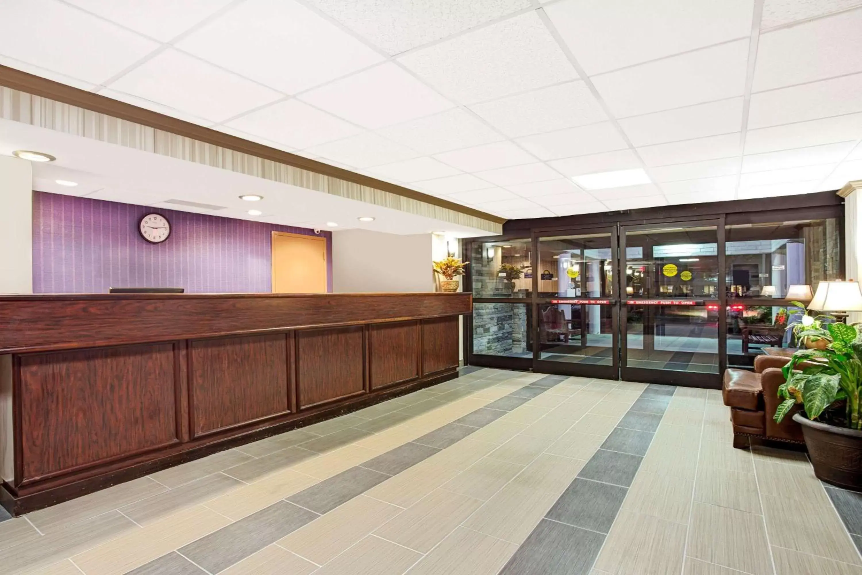 Lobby or reception, Lobby/Reception in Days Inn by Wyndham Newport News City Center Oyster Point