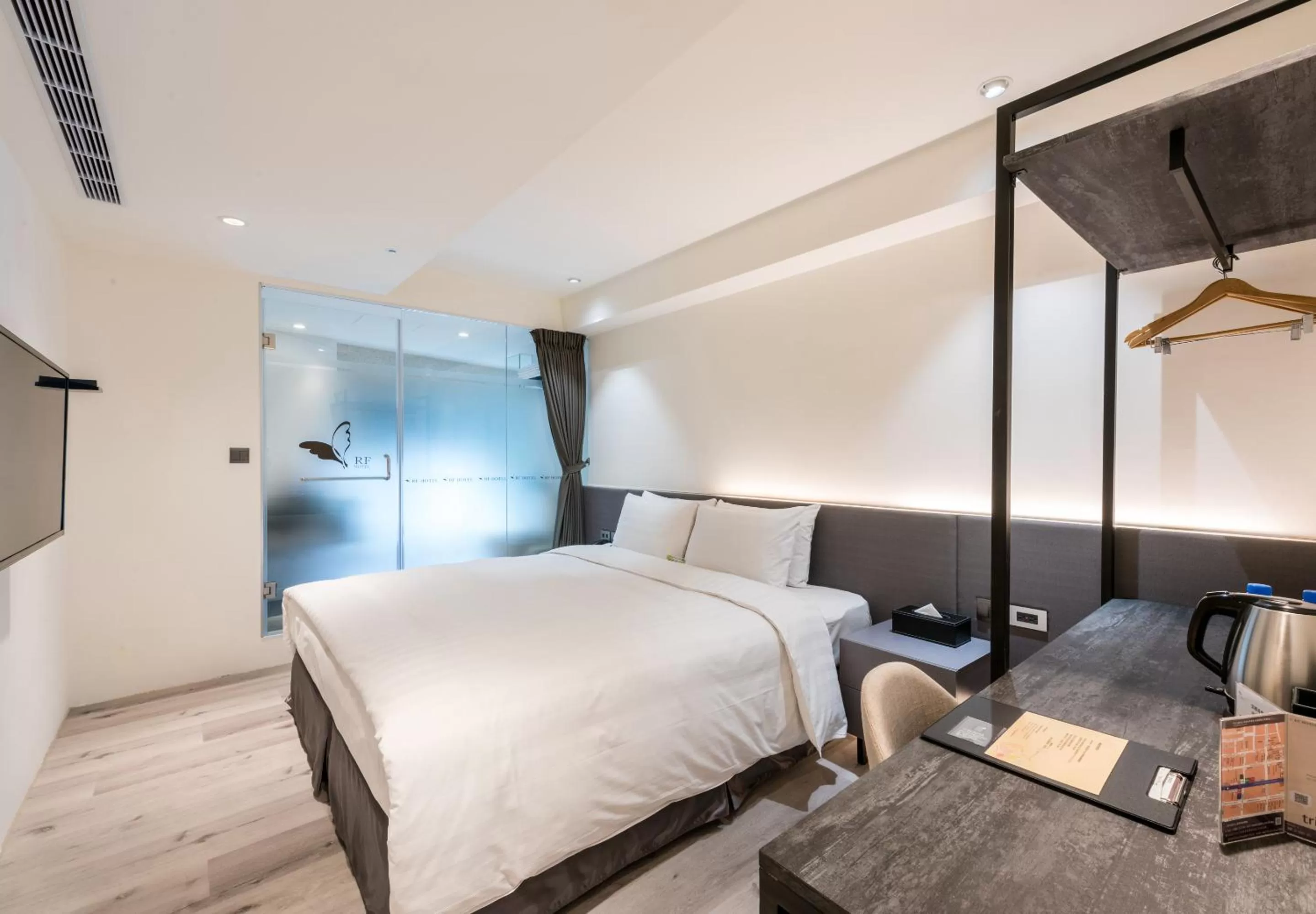 Photo of the whole room, Bed in RF Hotel - Zhongxiao