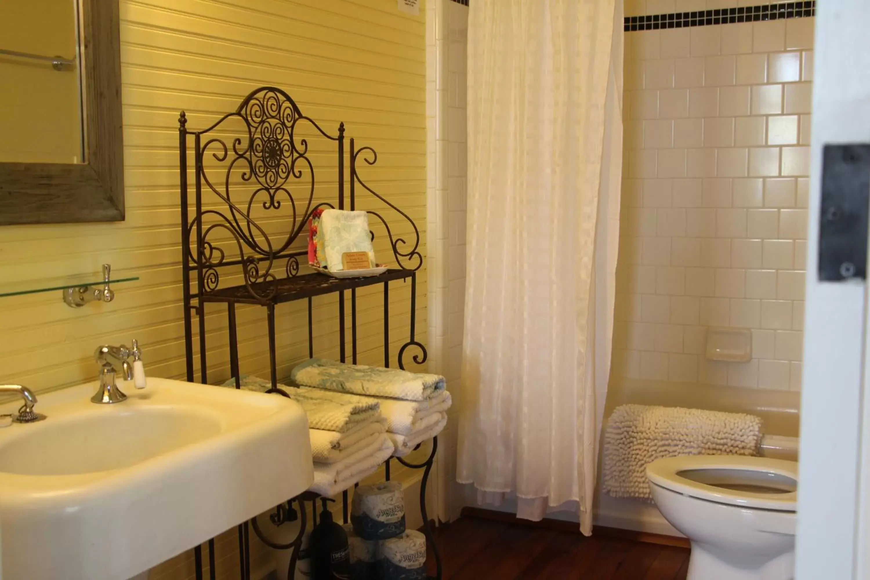 Bathroom in Beachview Inn and Spa