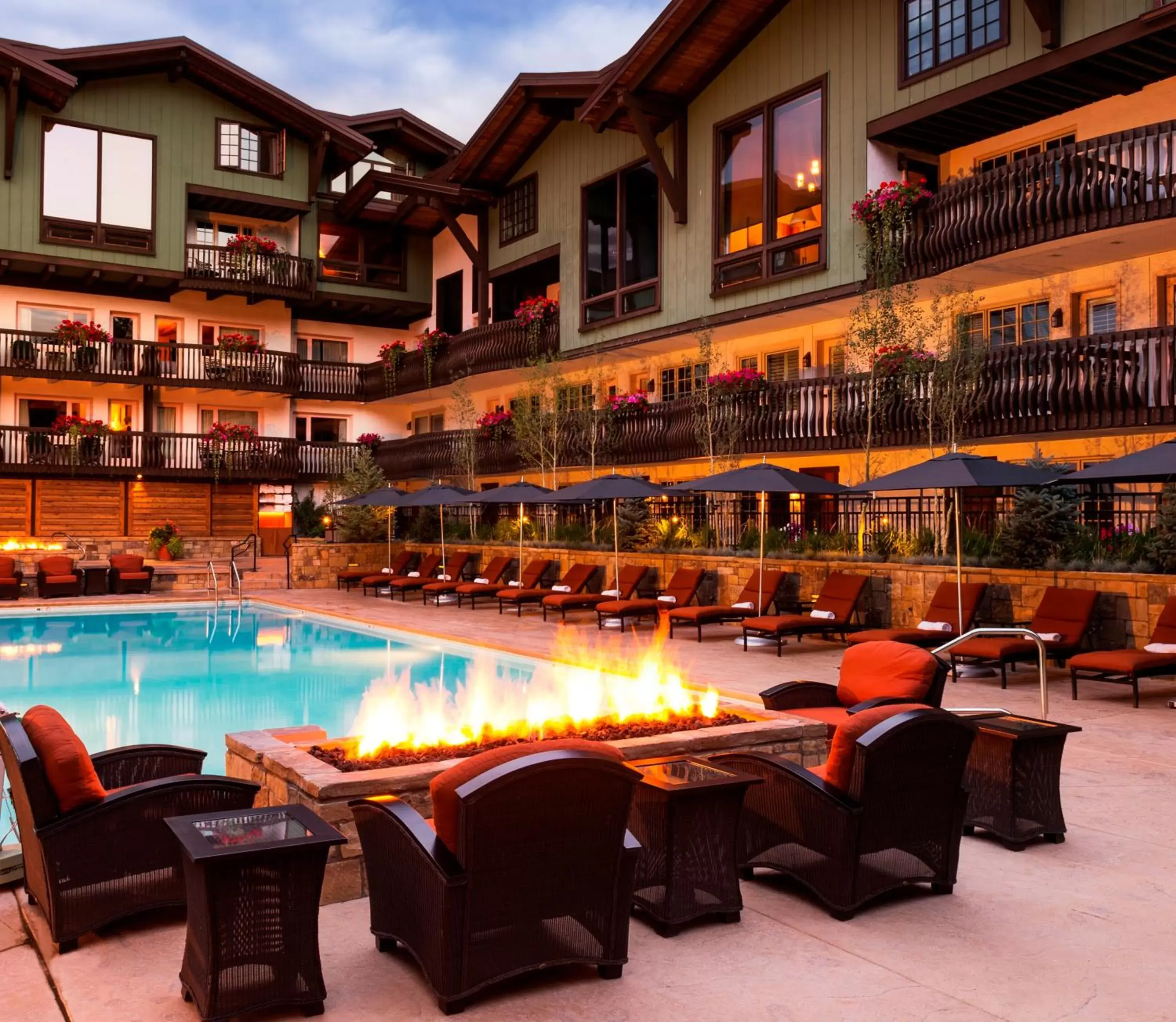 Property building, Swimming Pool in Lodge at Vail Condominiums