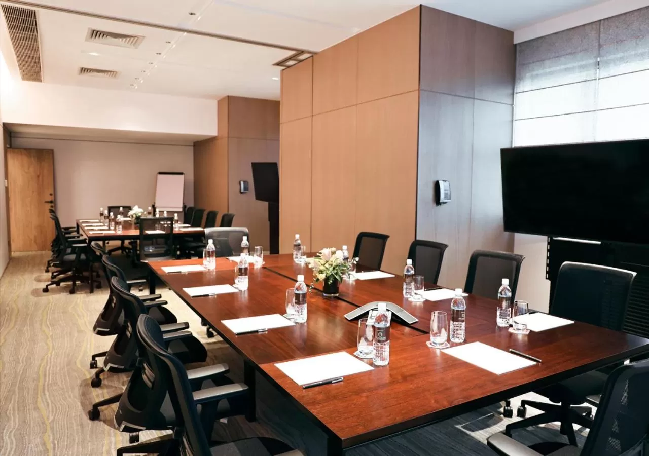 Business facilities in Oasis Aurum 181 Hotel