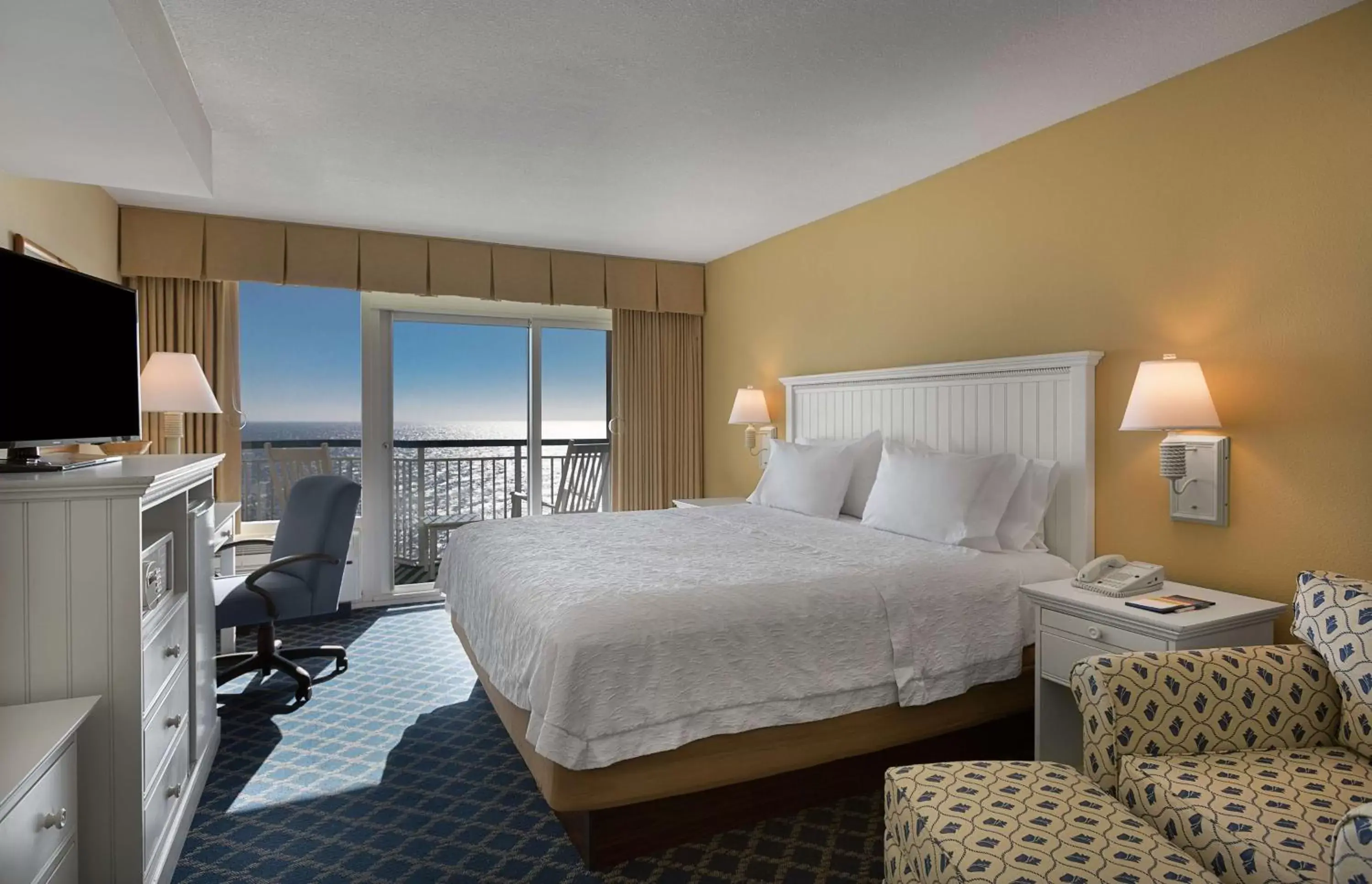Bedroom in Hampton Inn & Suites Myrtle Beach Oceanfront