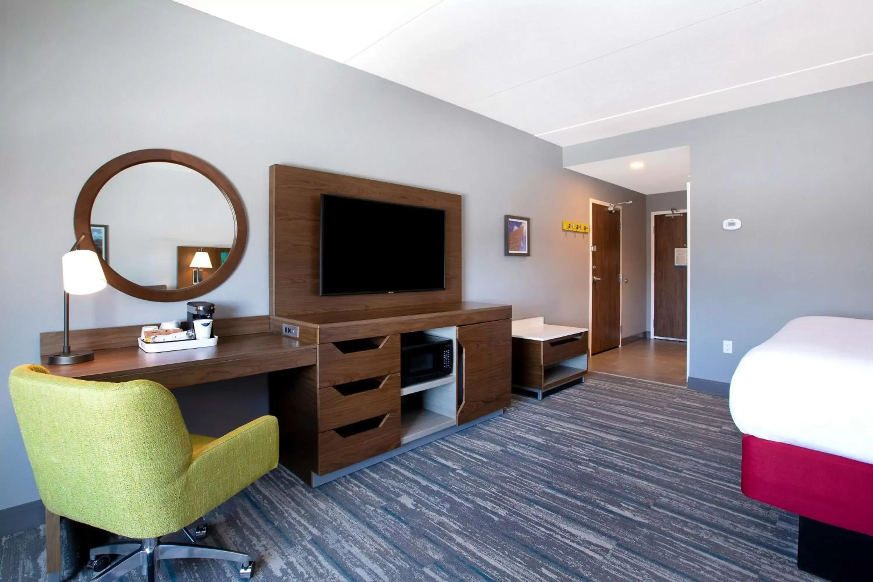 Bedroom, TV/Entertainment Center in Hampton Inn & Suites Ottawa West, Ontario, Canada