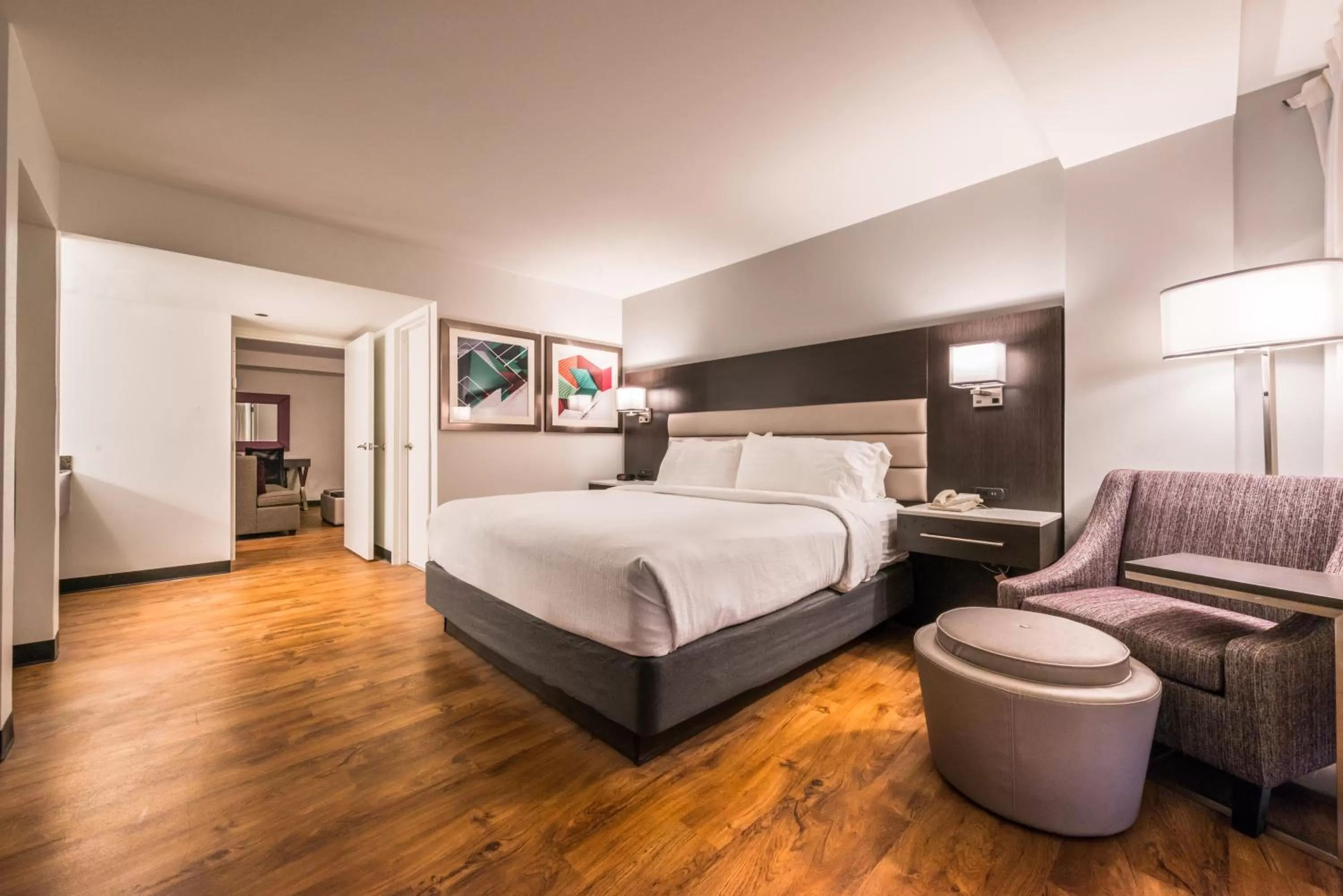 Photo of the whole room, Bed in Holiday Inn Hotel and Suites Beaumont-Plaza I-10 & Walden by IHG