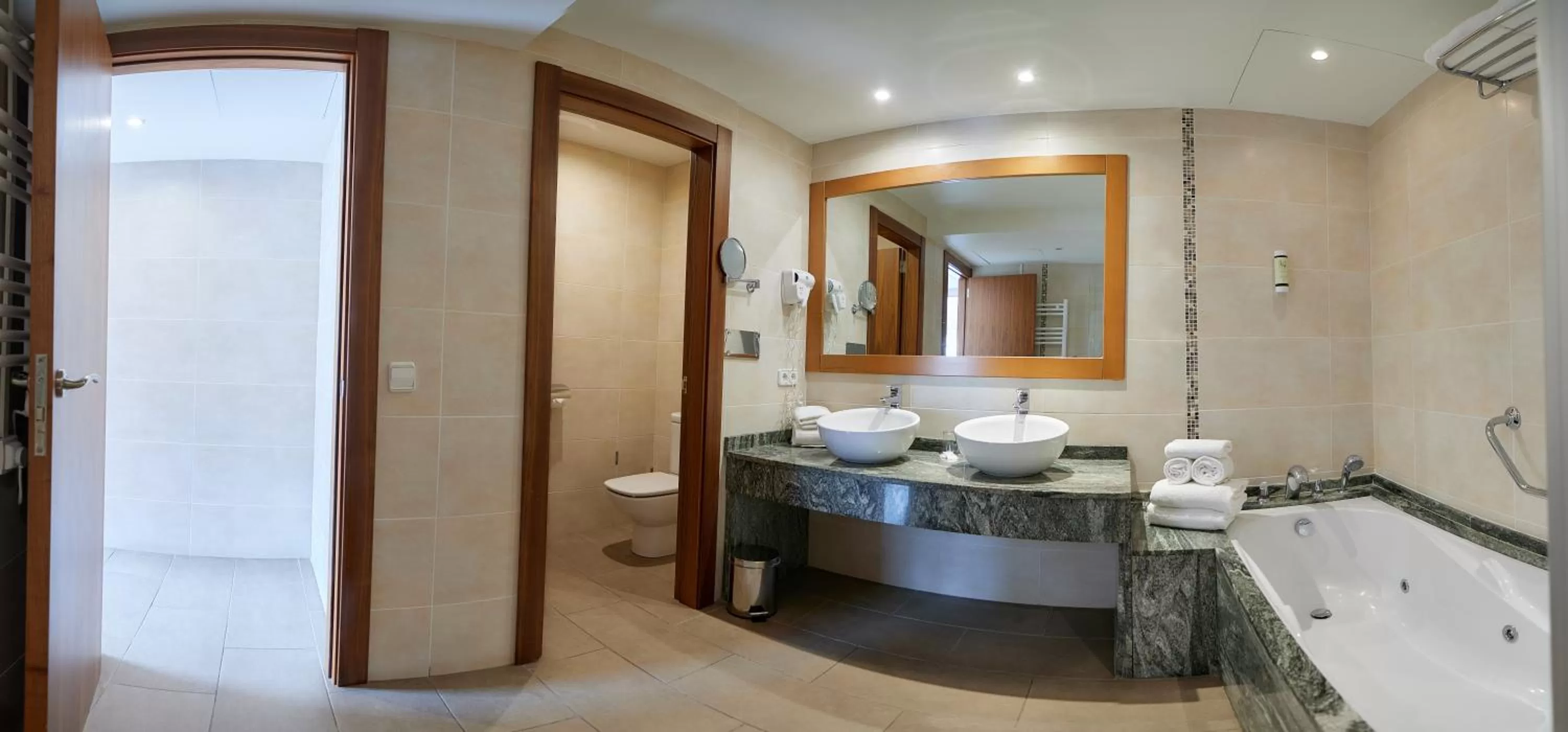Bathroom in Los Geranios