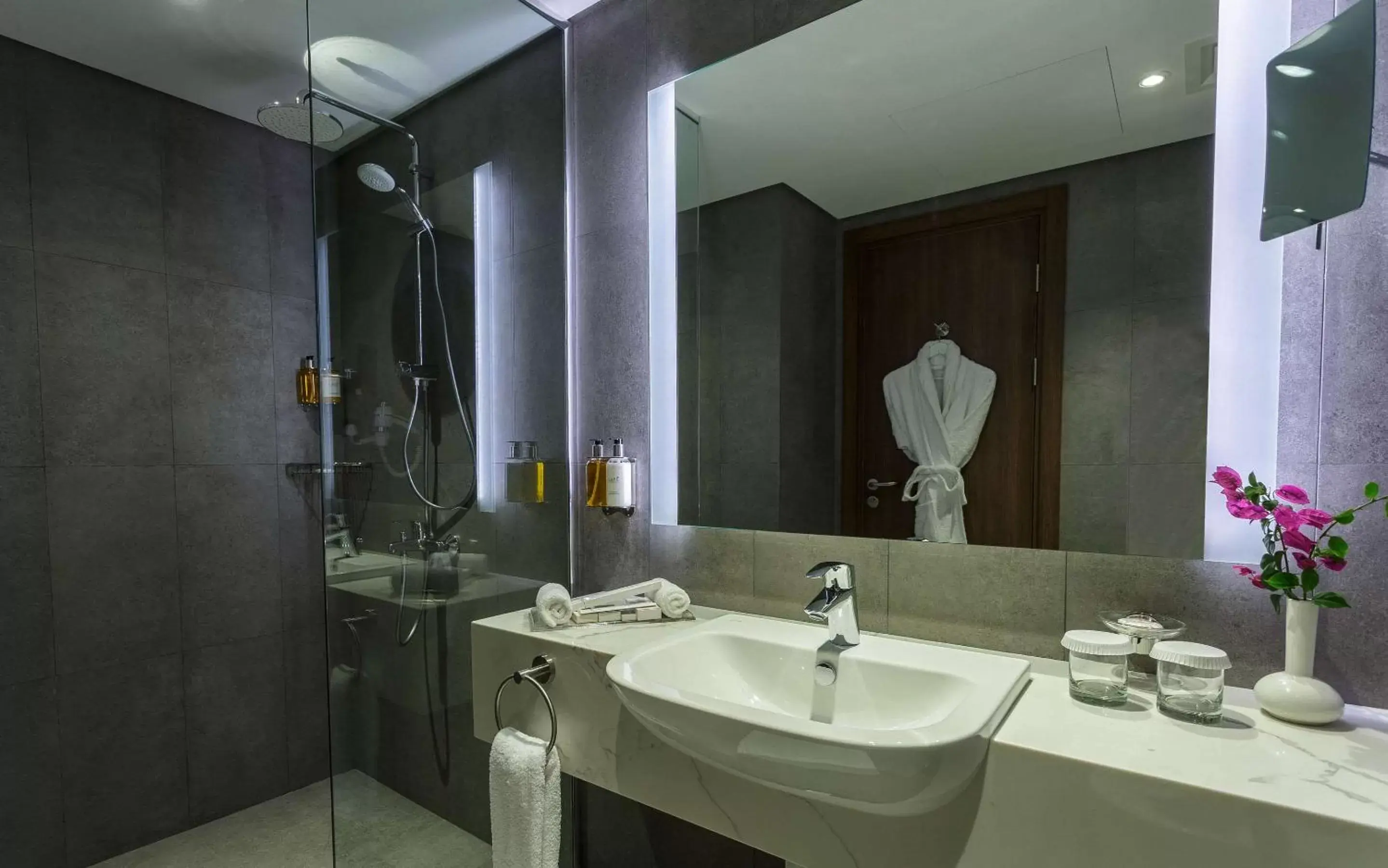 Bedroom, Bathroom in Comfort Hotel Jeddah King Road