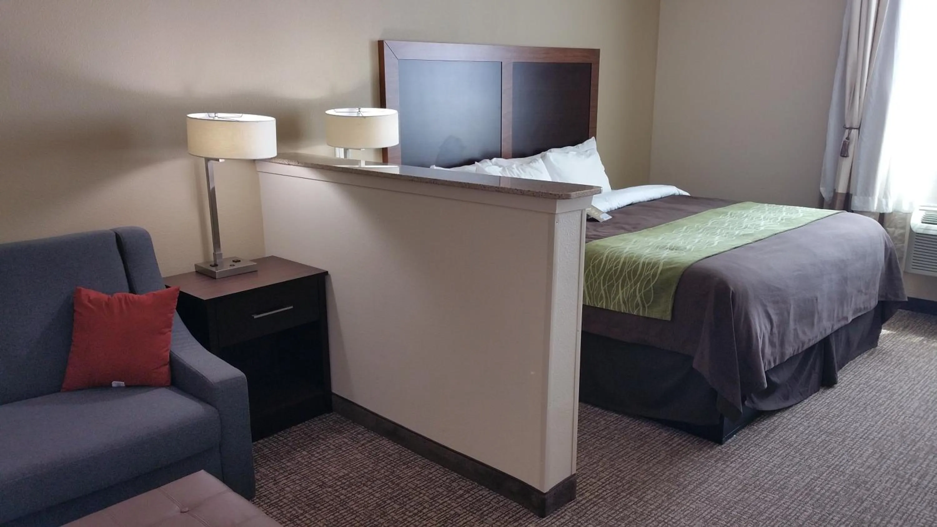 King Suite in Comfort Inn & Suites Lakeside