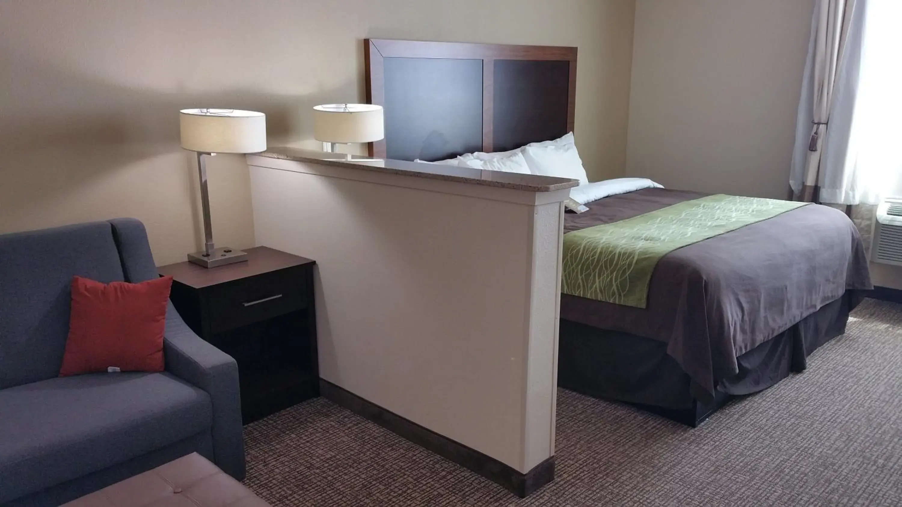 Photo of the whole room, TV/Entertainment Center in Comfort Inn & Suites Lakeside