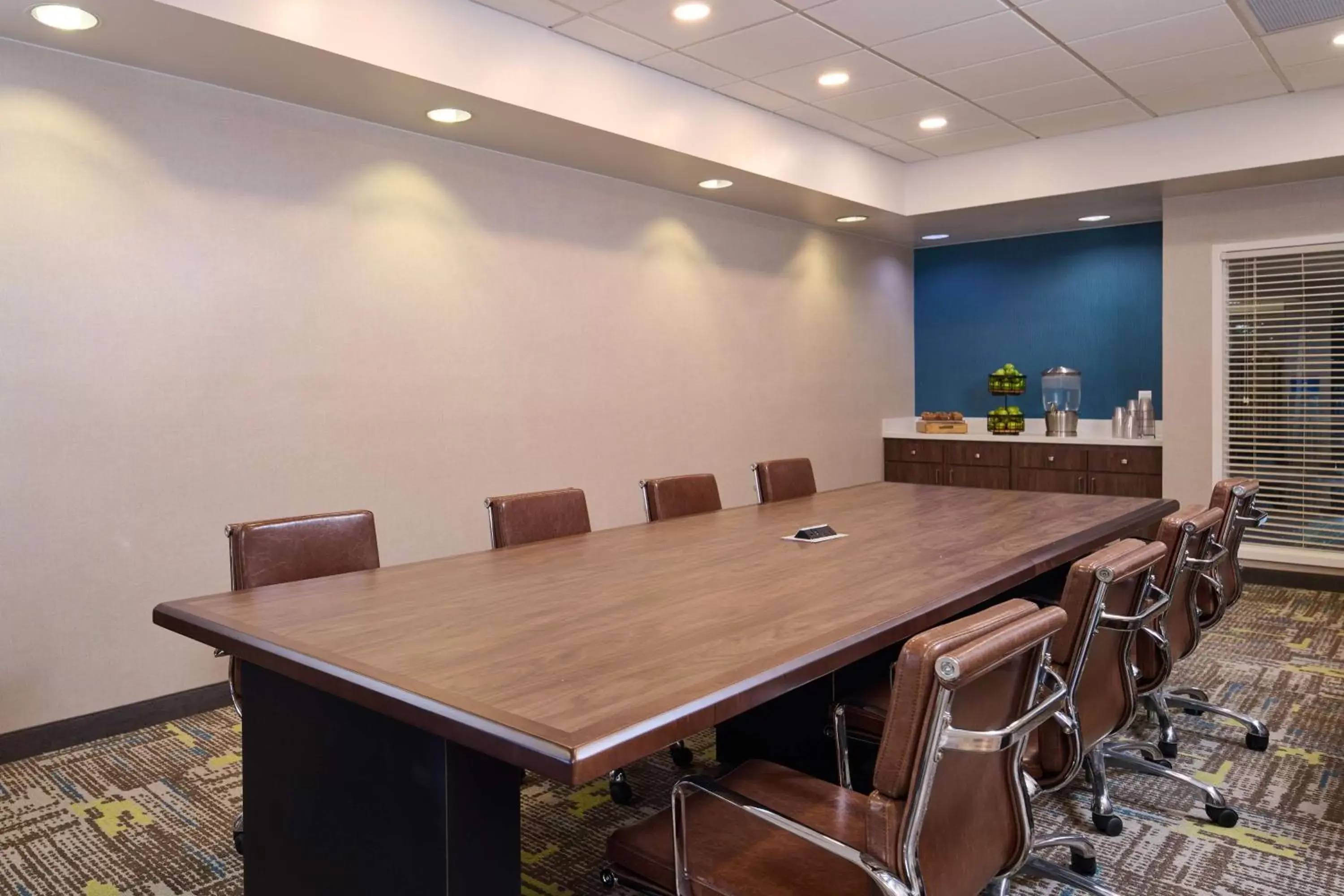Meeting/conference room in Hampton Inn By Hilton Anchorage