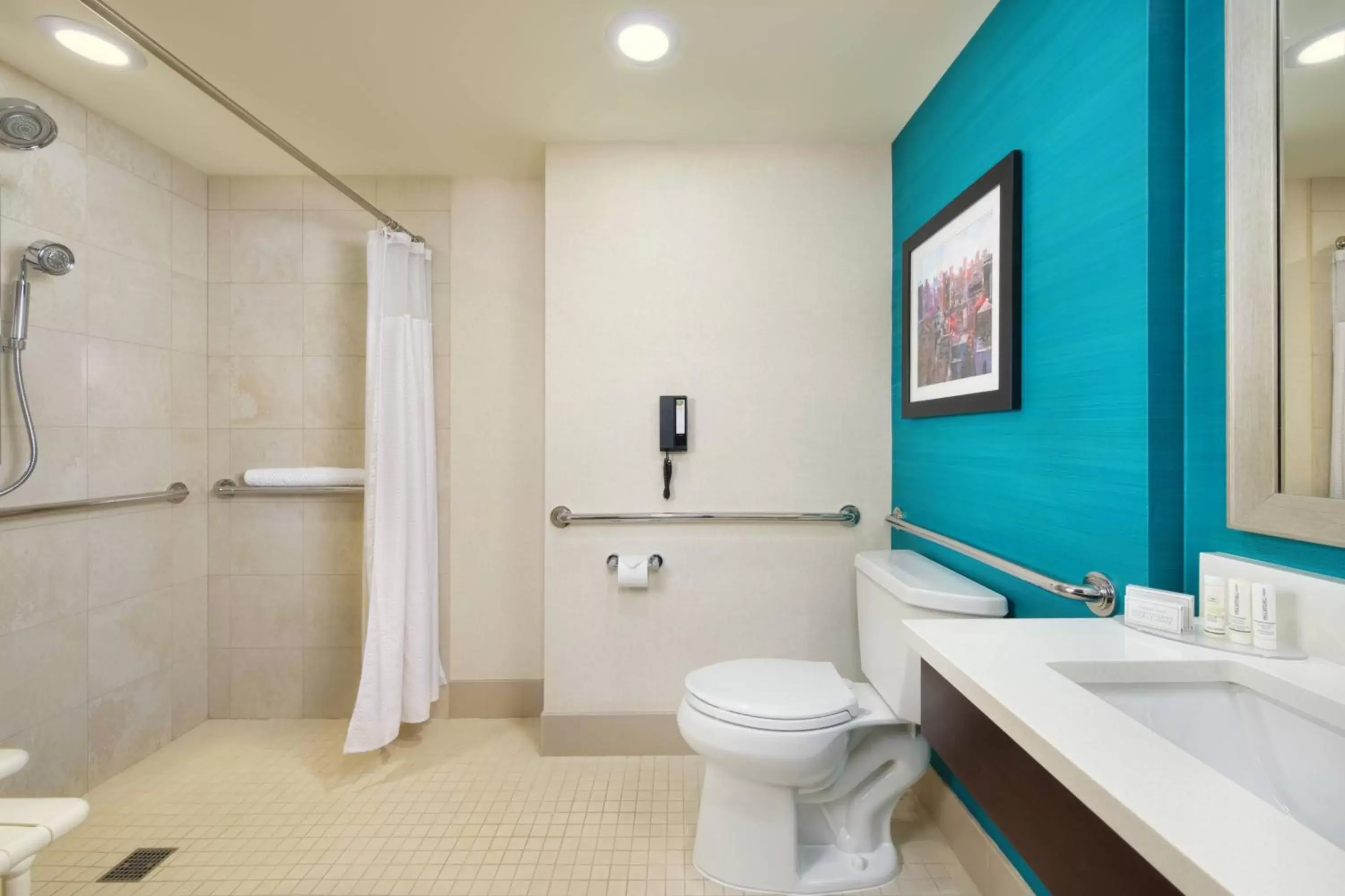 Bathroom in Courtyard by Marriott Times Square West