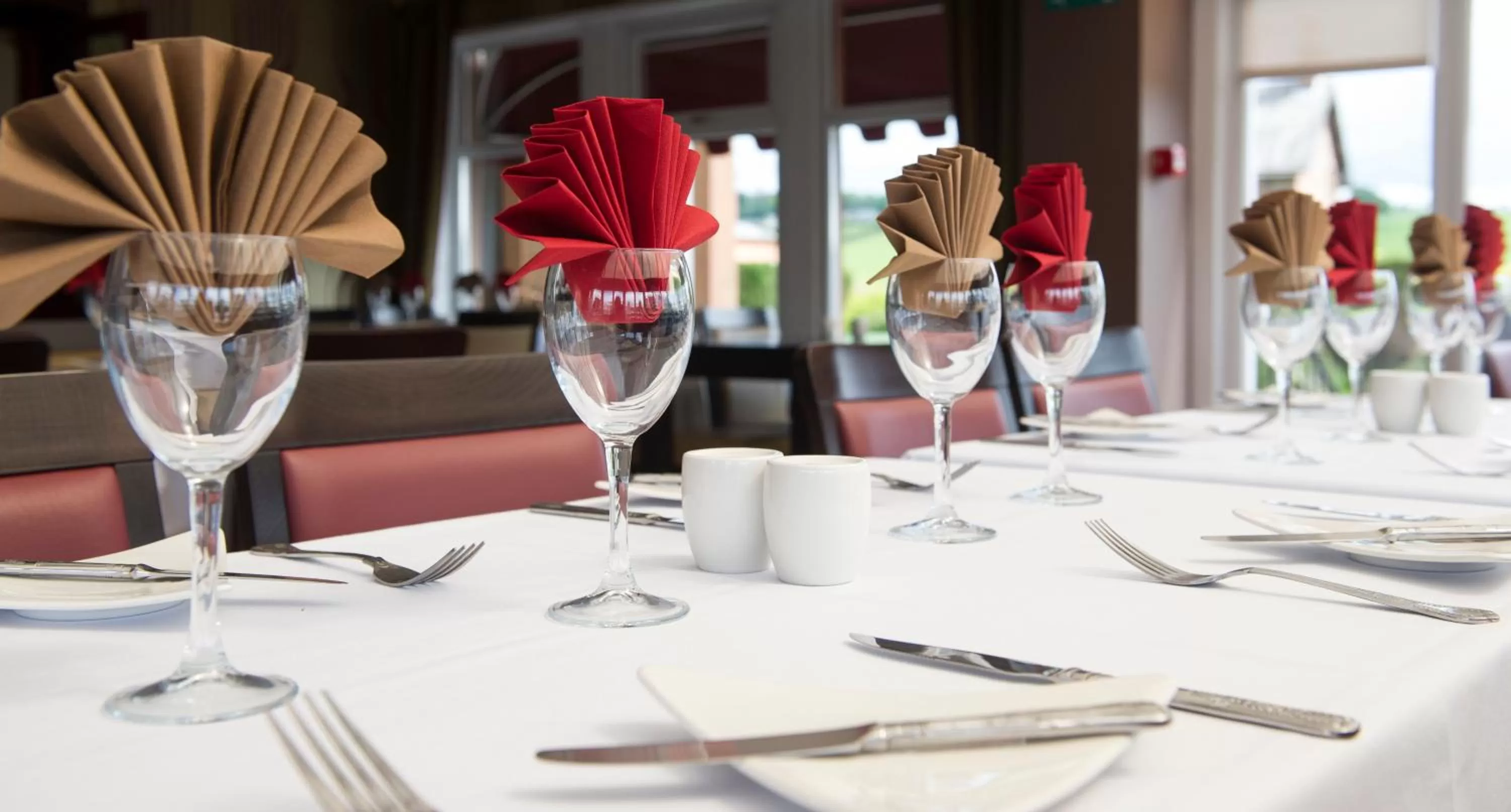 Restaurant/places to eat in Somerton House Hotel