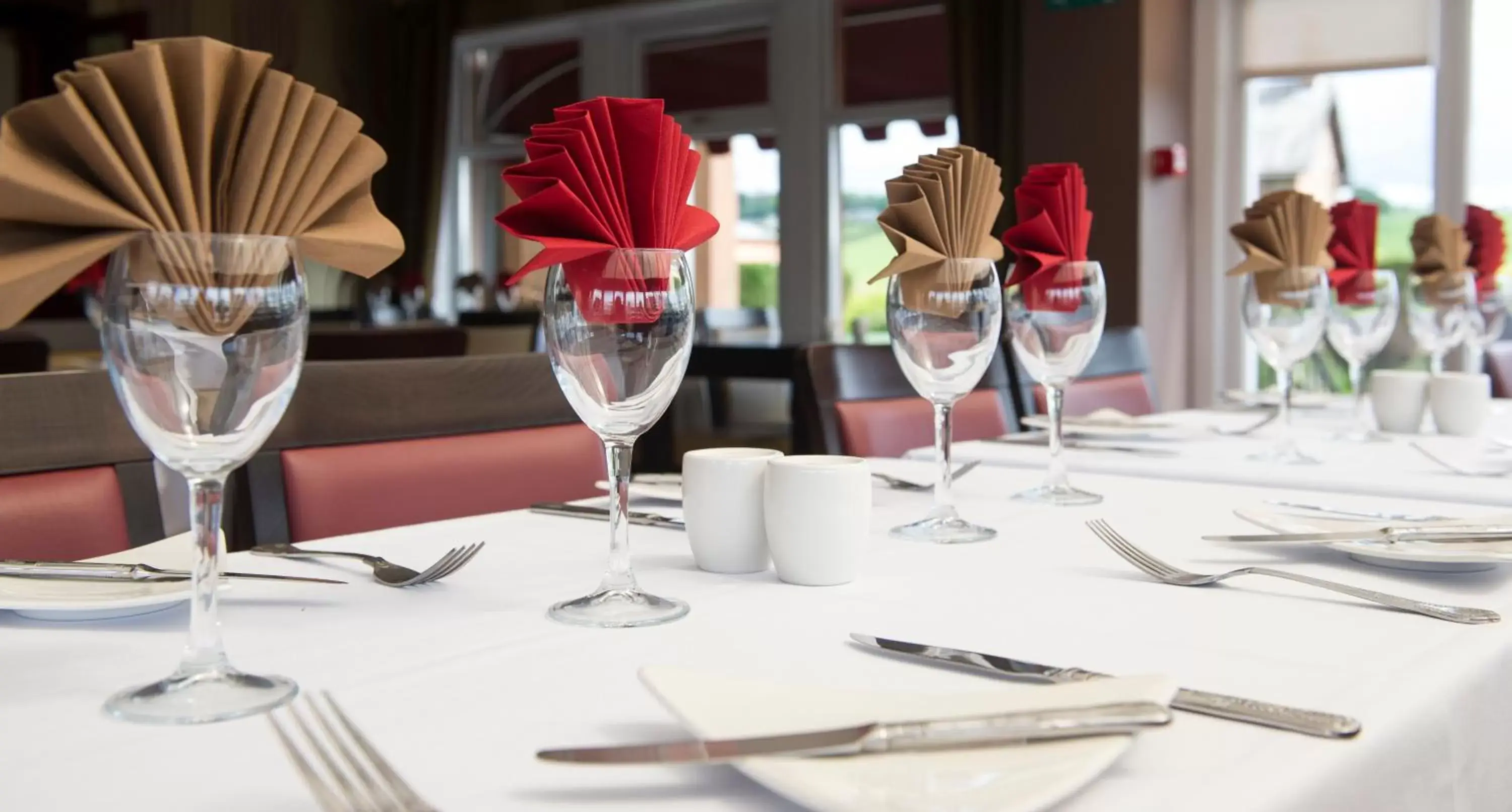 Restaurant/Places to Eat in Somerton House Hotel
