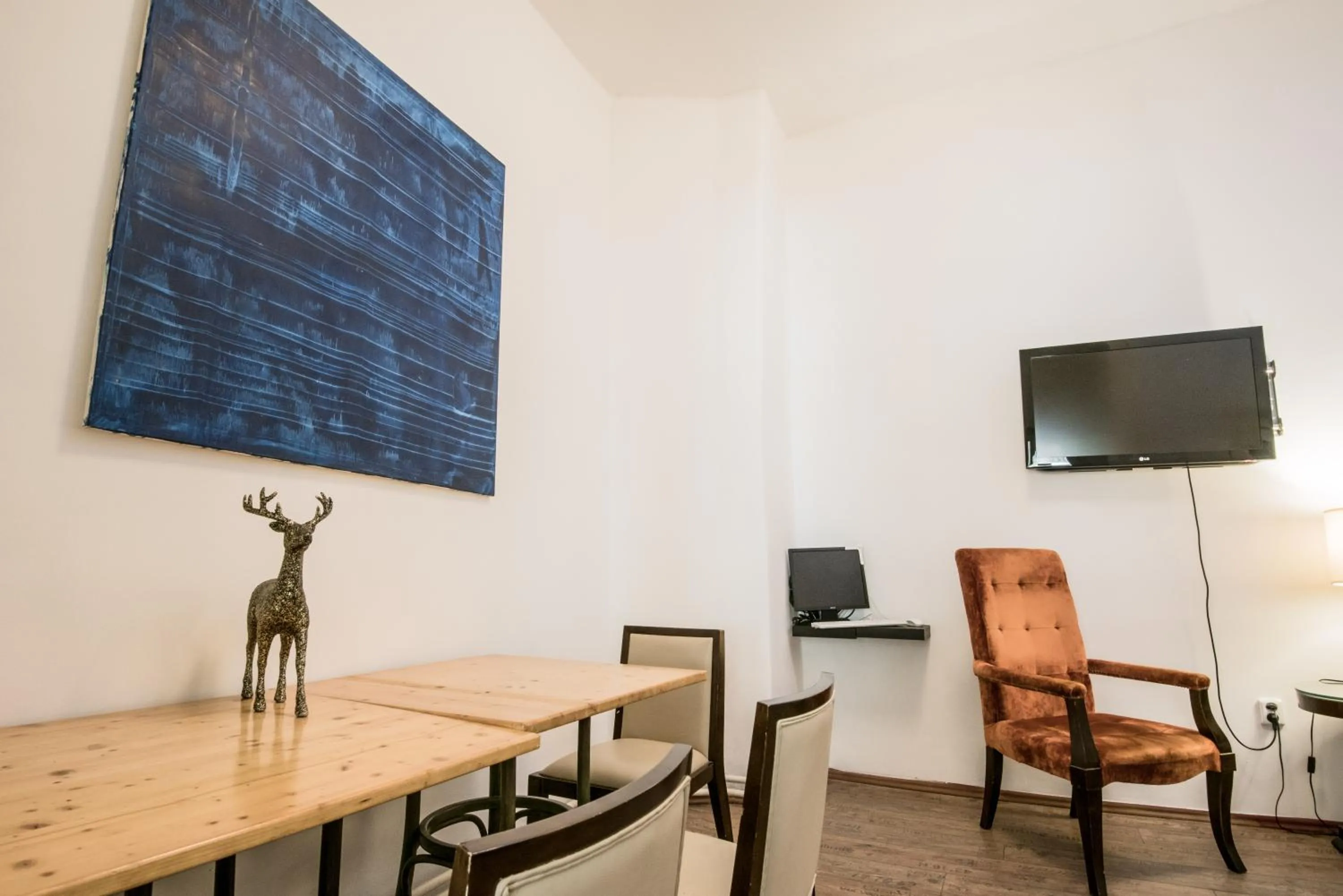 Charles Bridge Hostel & Apartments