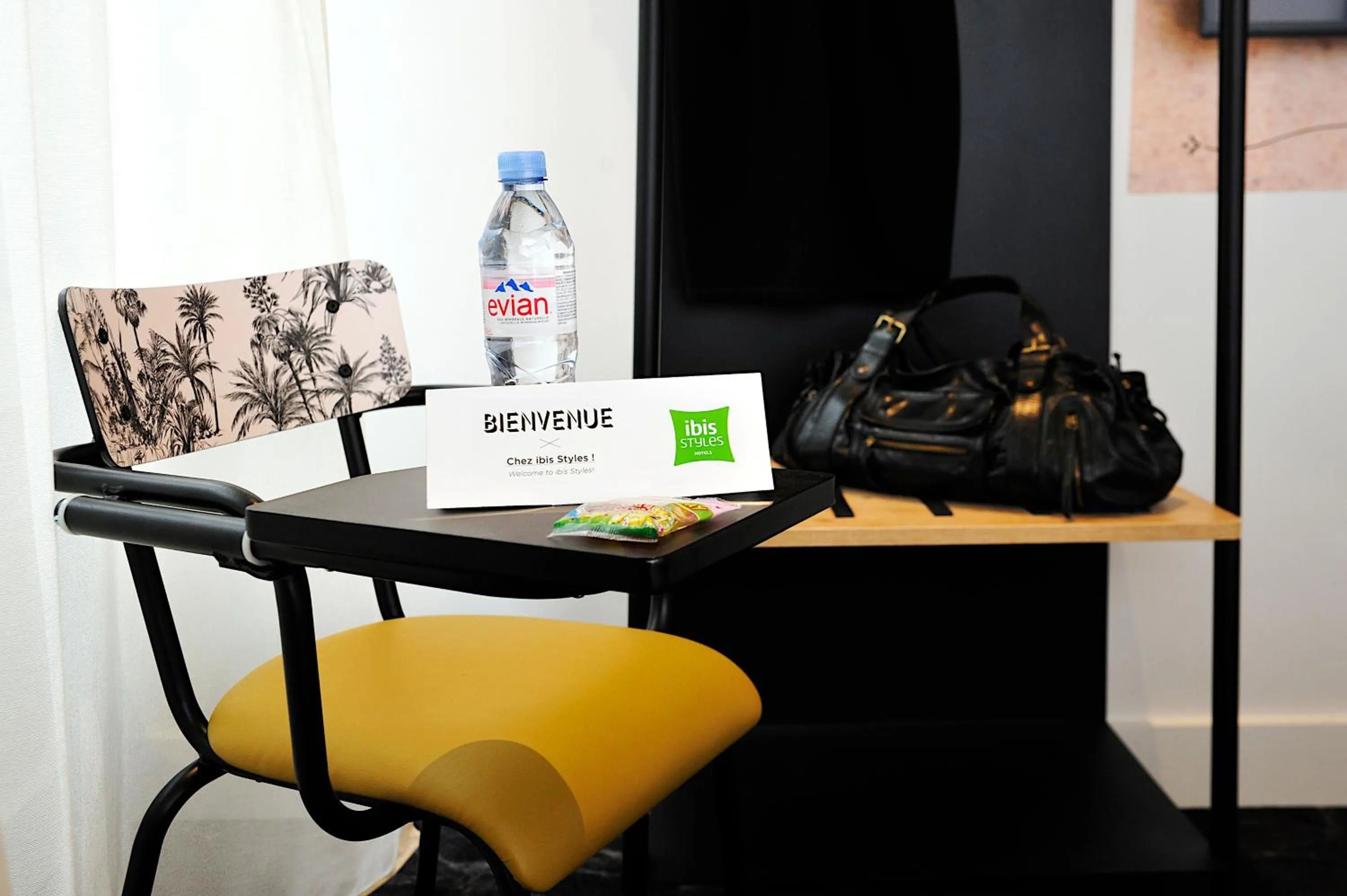 Seating area in ibis Styles Paris Gare De Lyon TGV