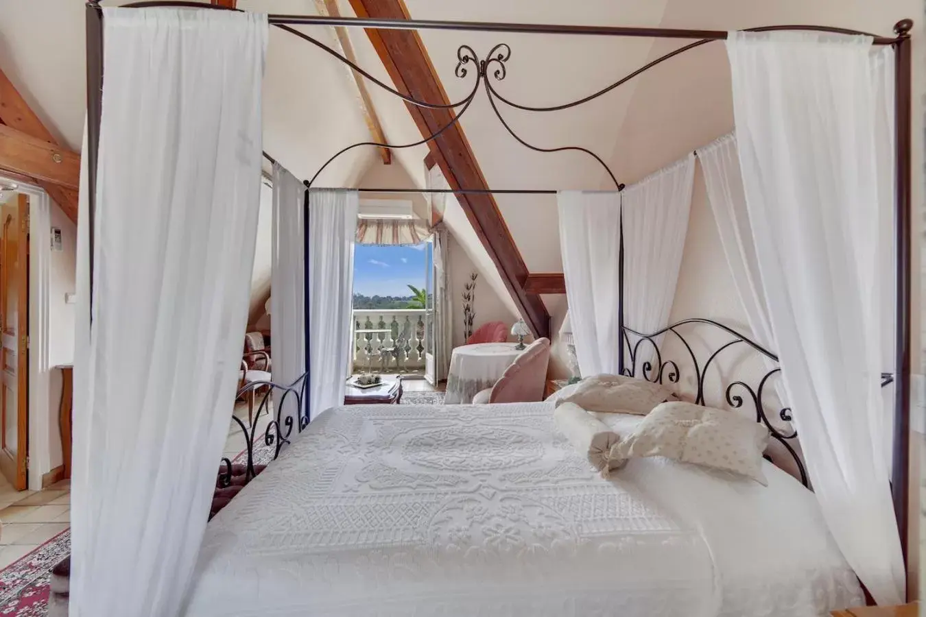 Quadruple Room with Balcony and Sea View in Le Château de Mei Lese