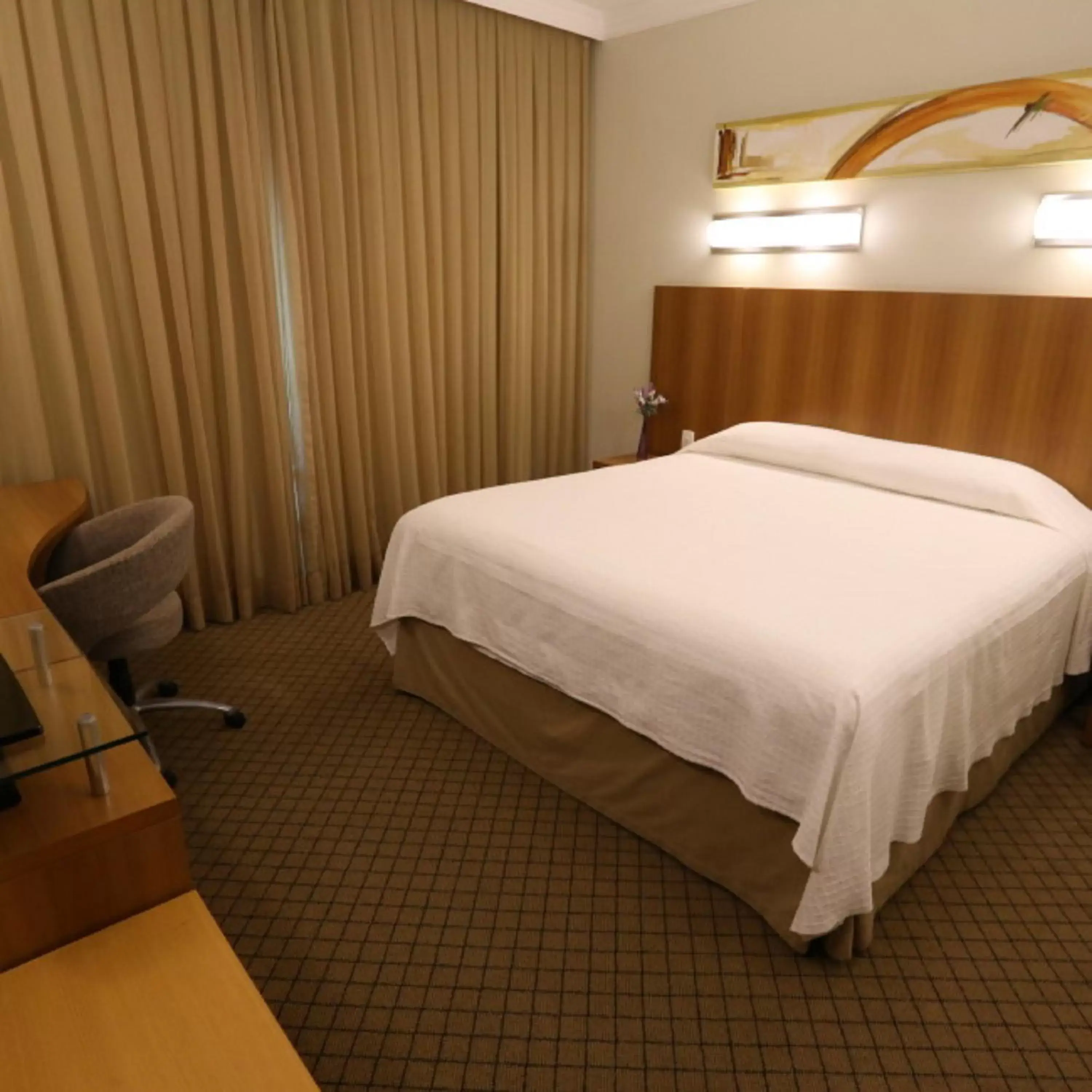 Photo of the whole room, Bed in Bourbon Joinville Convention Hotel