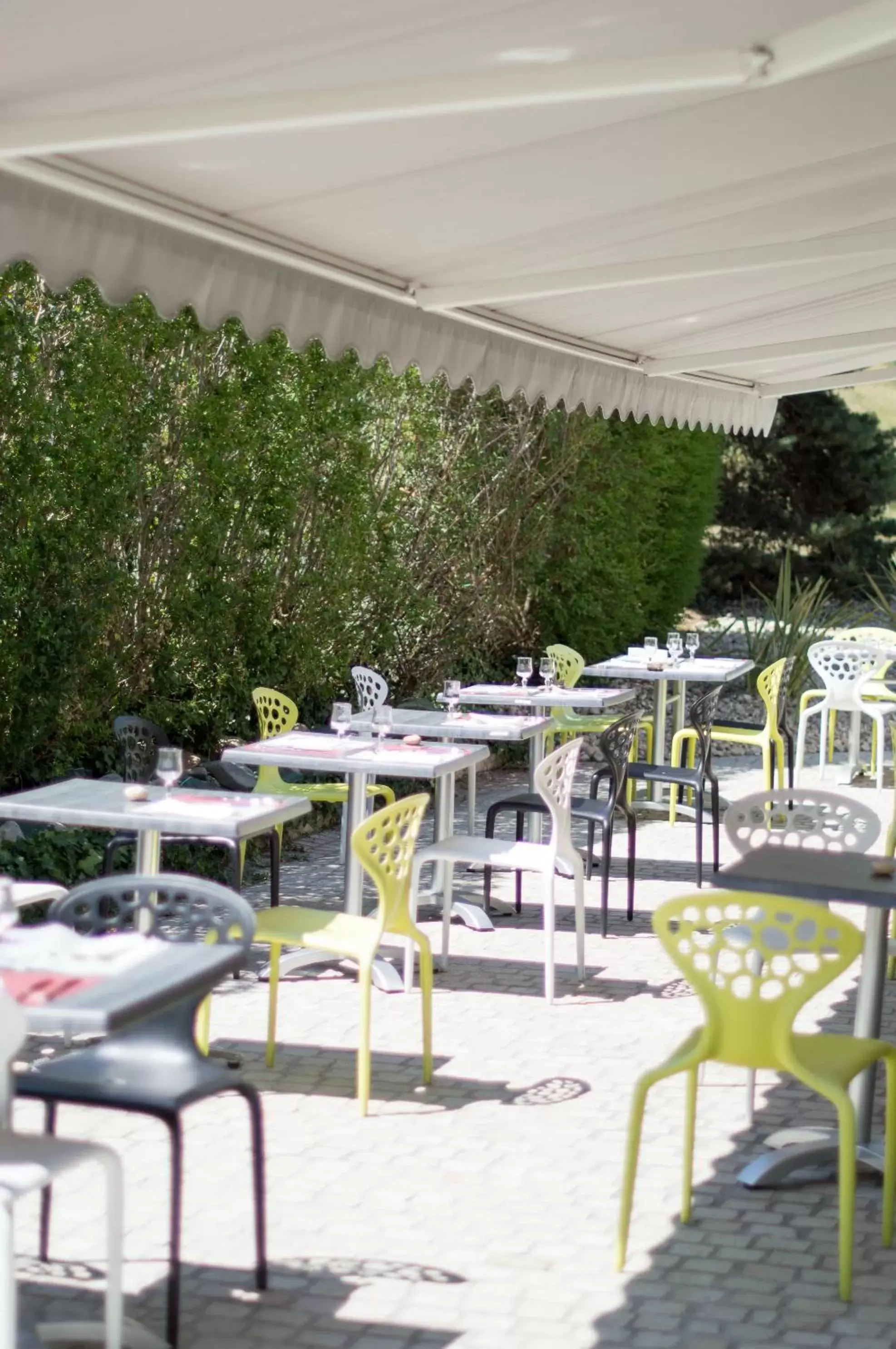 Patio, Restaurant/Places to Eat in Campanile Villeneuve-Sur-Lot