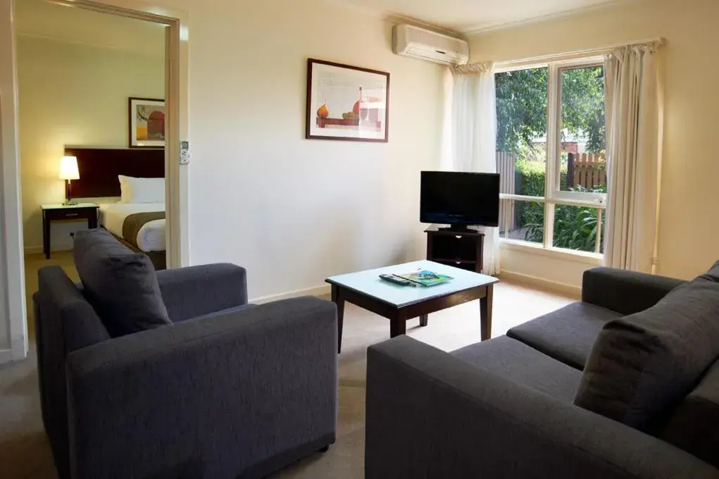 Living room, Seating Area in Comfort Apartments Royal Gardens