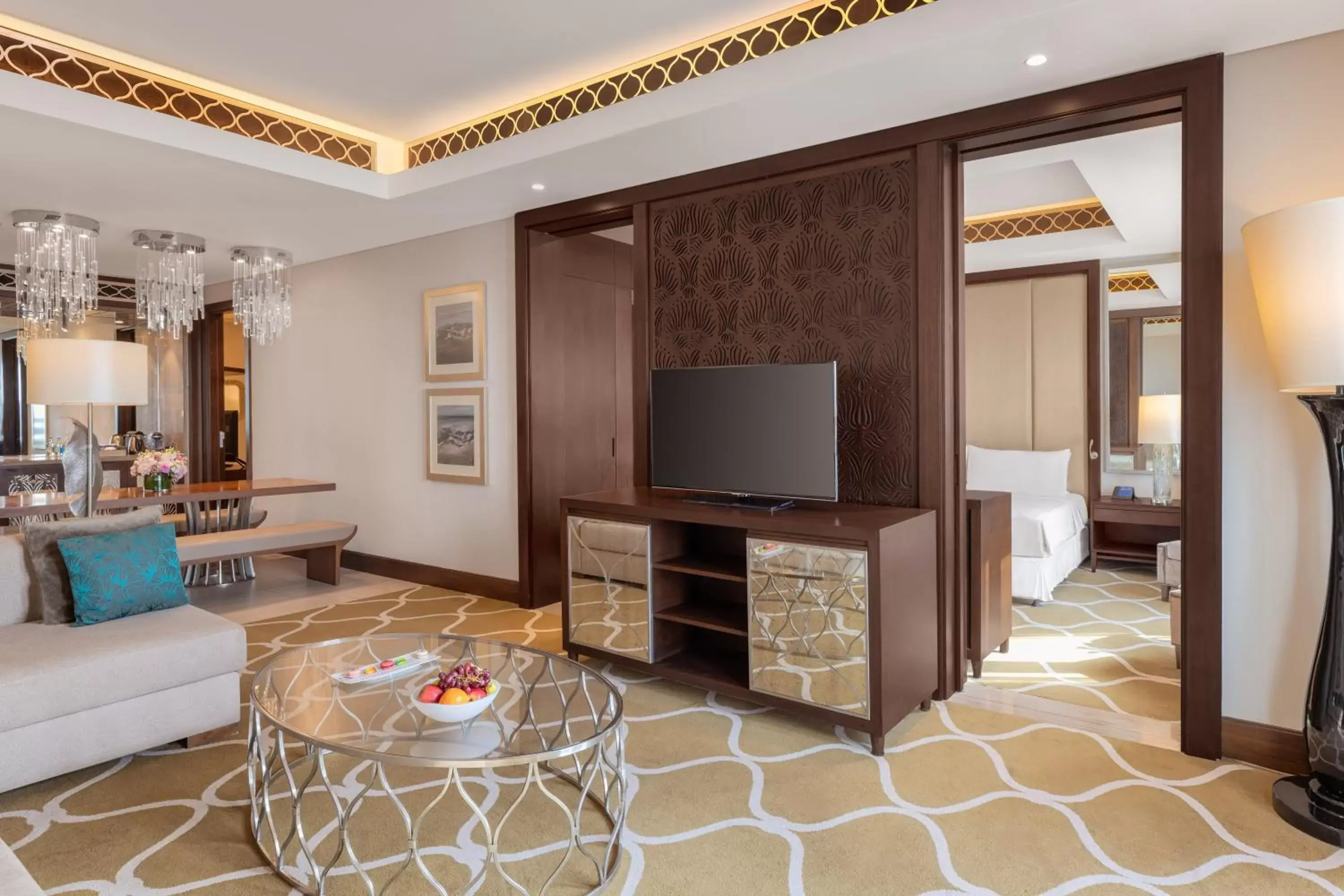 Communal lounge/ TV room, TV/Entertainment Center in Hilton Dubai Al Habtoor City