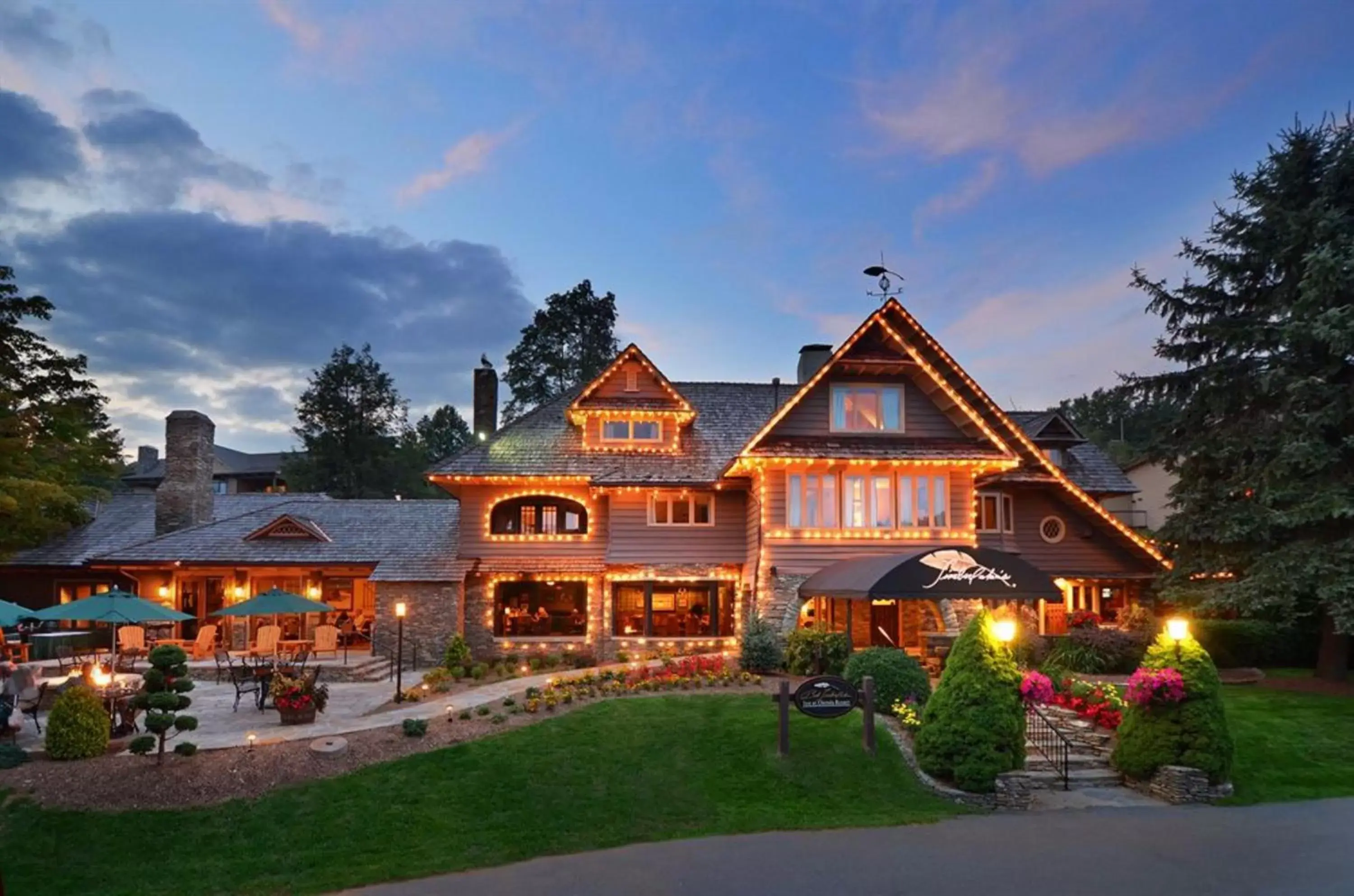 Facade/entrance, Property Building in Chetola Resort at Blowing Rock (Lodge)