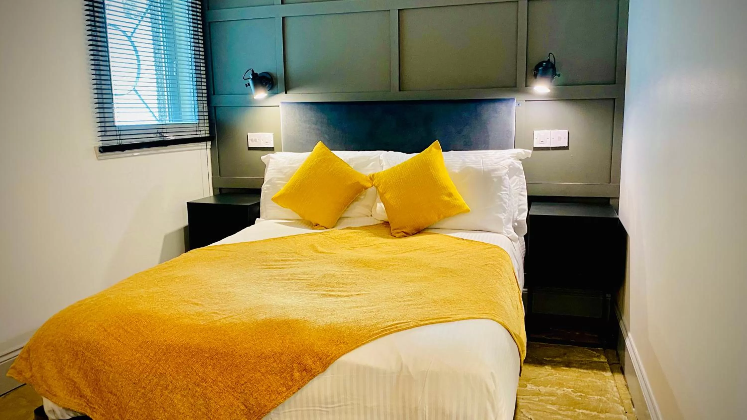 Bedroom, Bed in Siberia Bar & Hotel