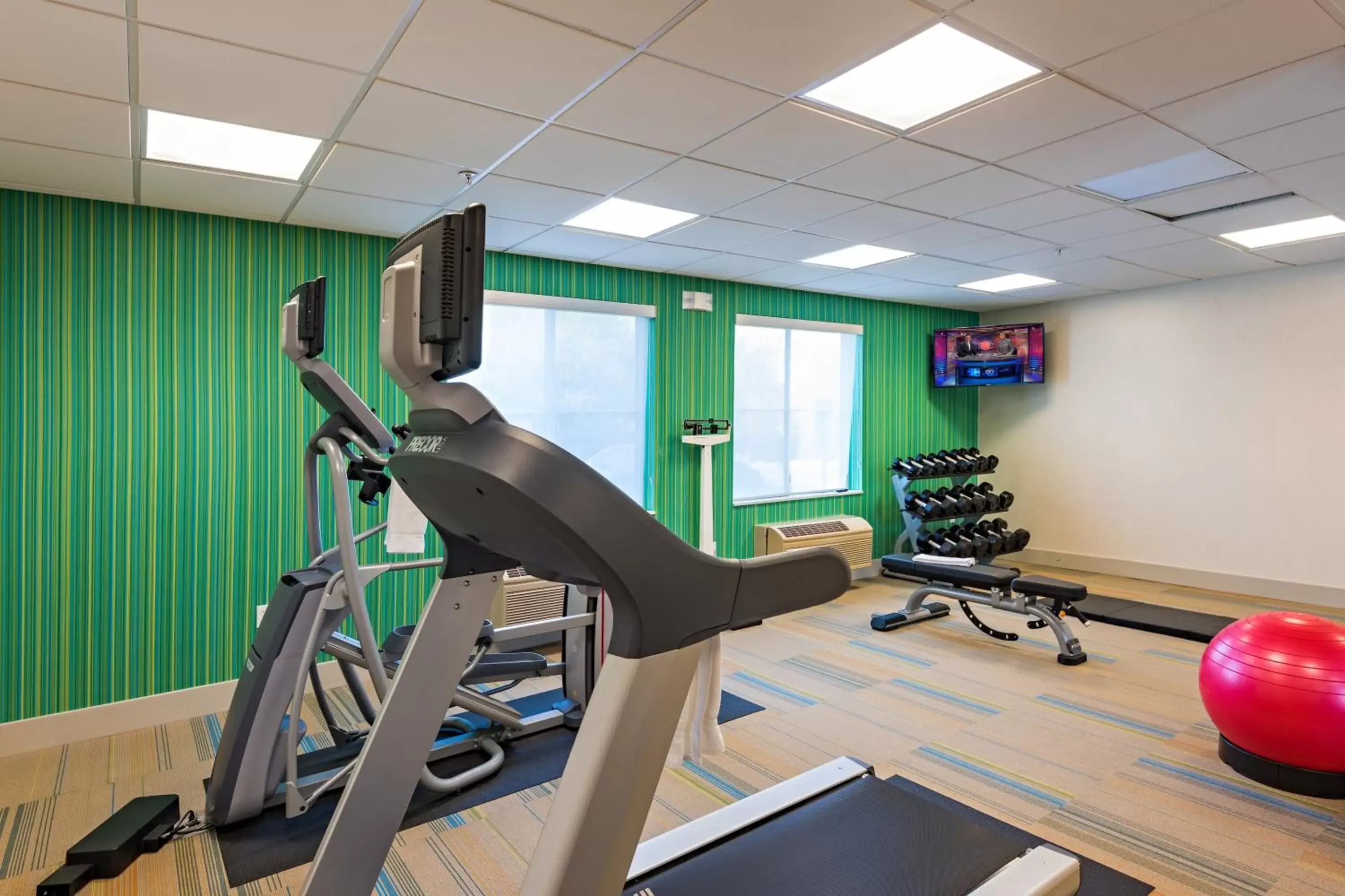 Spa and wellness centre/facilities, Fitness Center/Facilities in Holiday Inn Express Peoria North - Glendale, an IHG Hotel