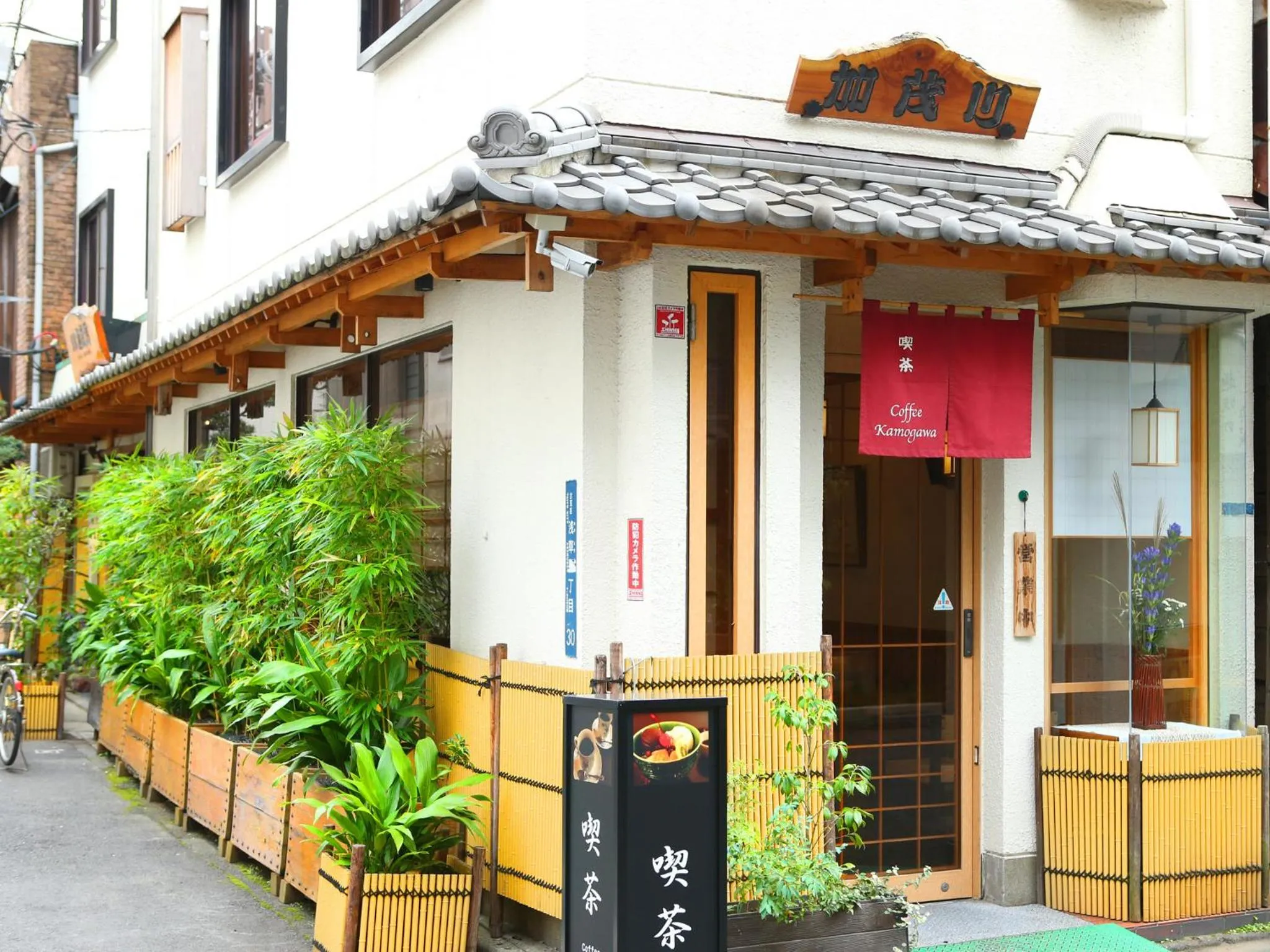 Facade/entrance in Ryokan Kamogawa Asakusa