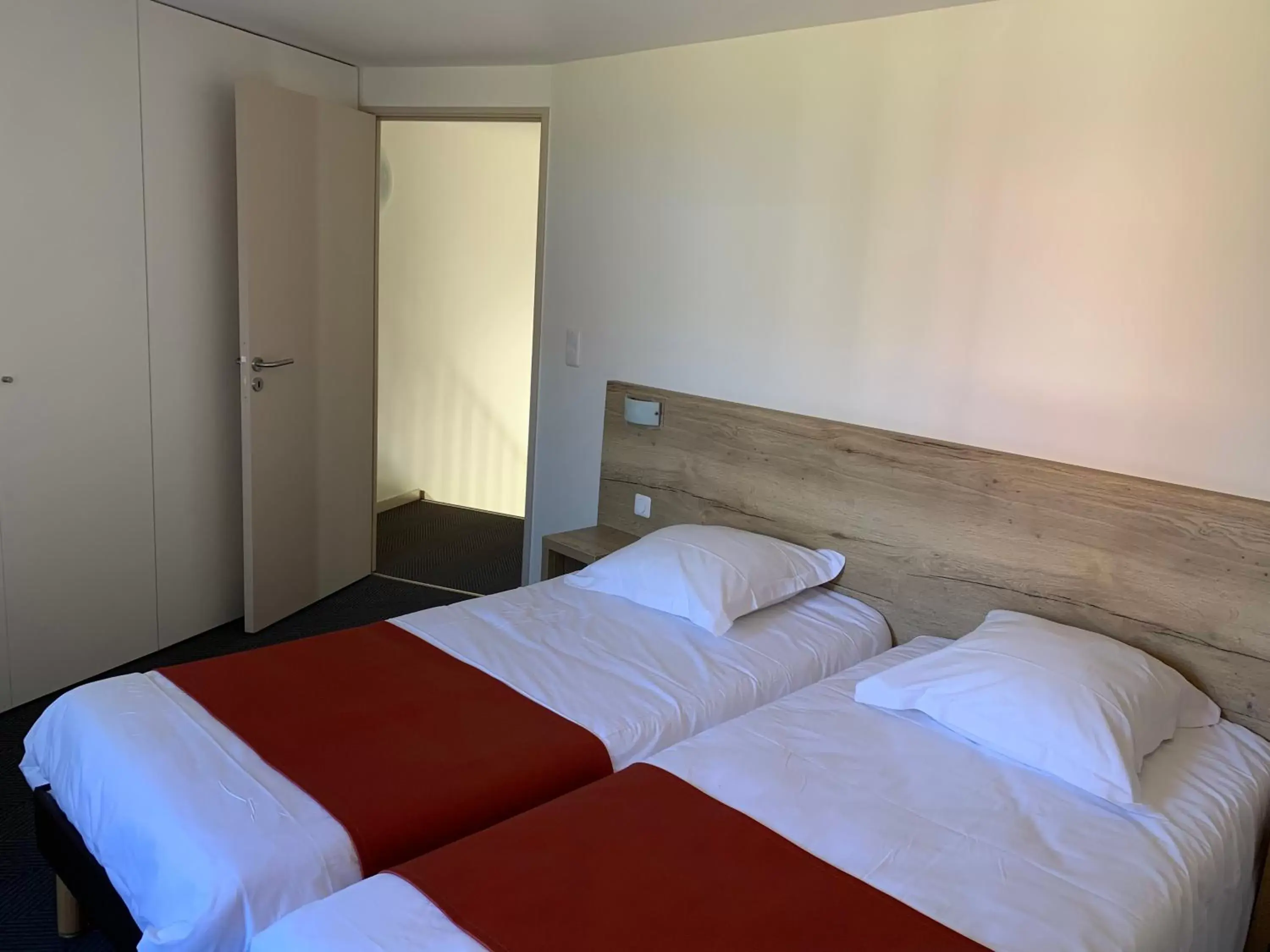 Twin Room - single occupancy in Hôtel Lac d'Orient Twin Room - single occupancy in Hôtel Lac d'Orient