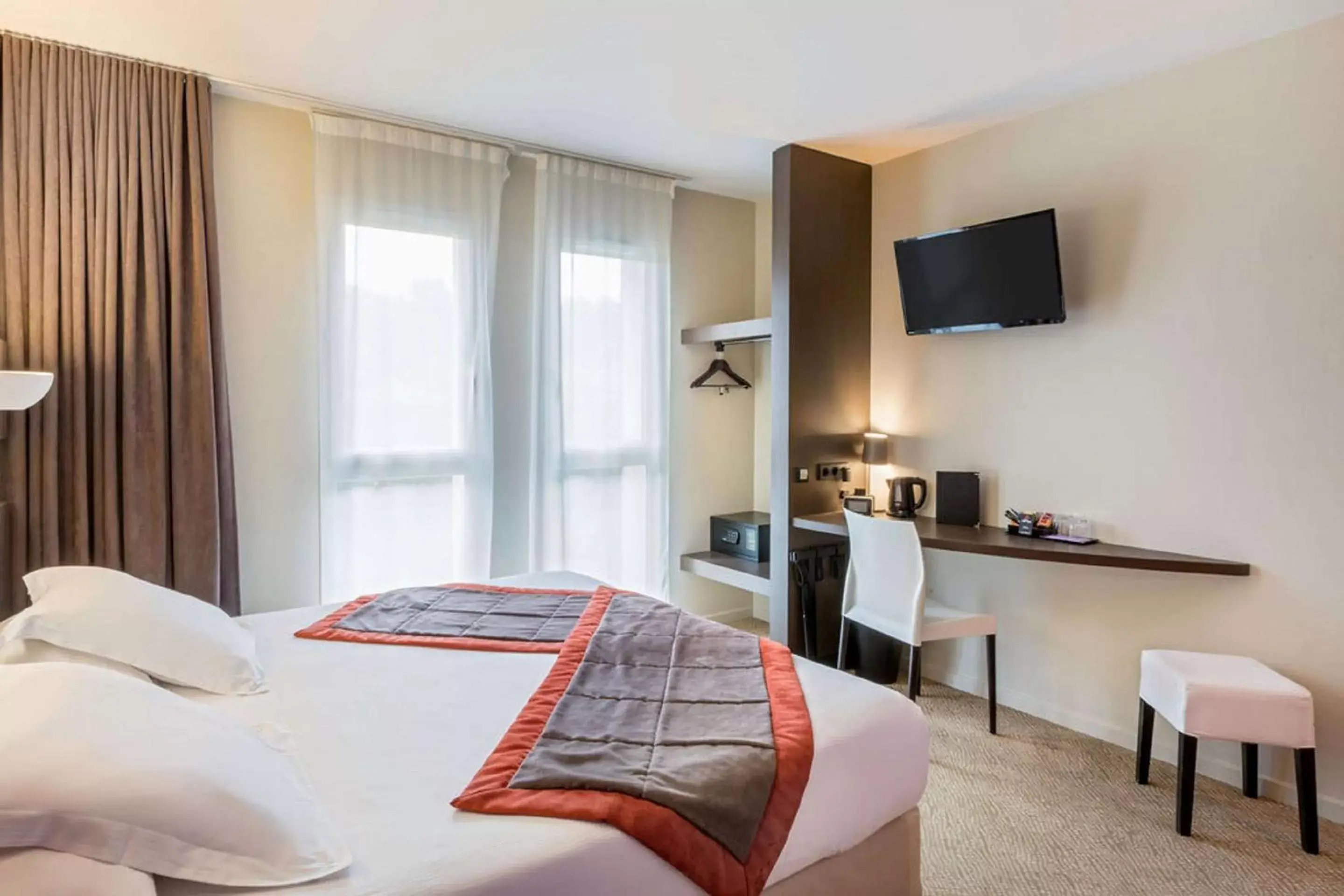 TV and multimedia, Bed in Best Western Hotel Nuit De Retz Nantes Sud