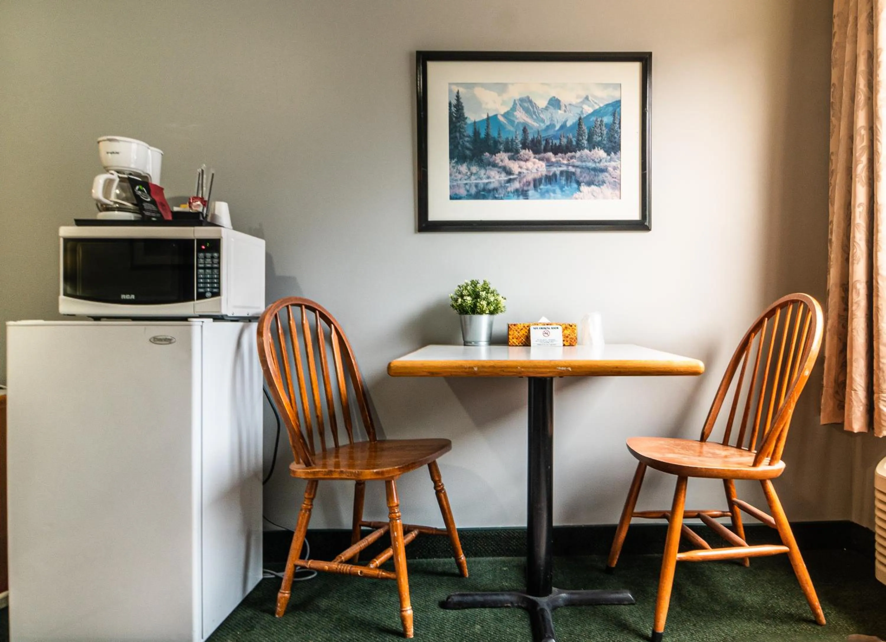 Coffee/tea facilities in Mountain View Inn