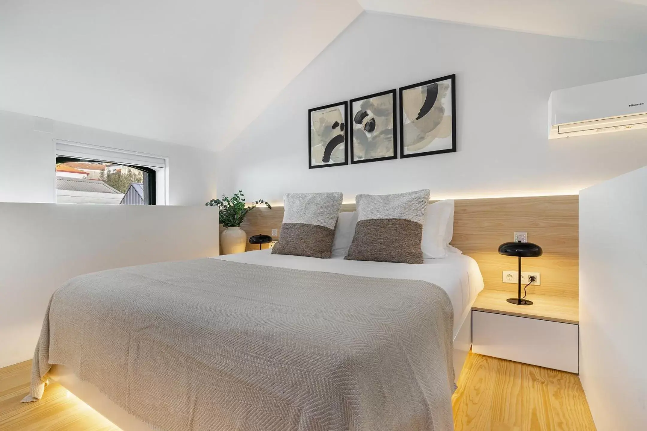 Bed in Canto De Luz - Luxury Maison