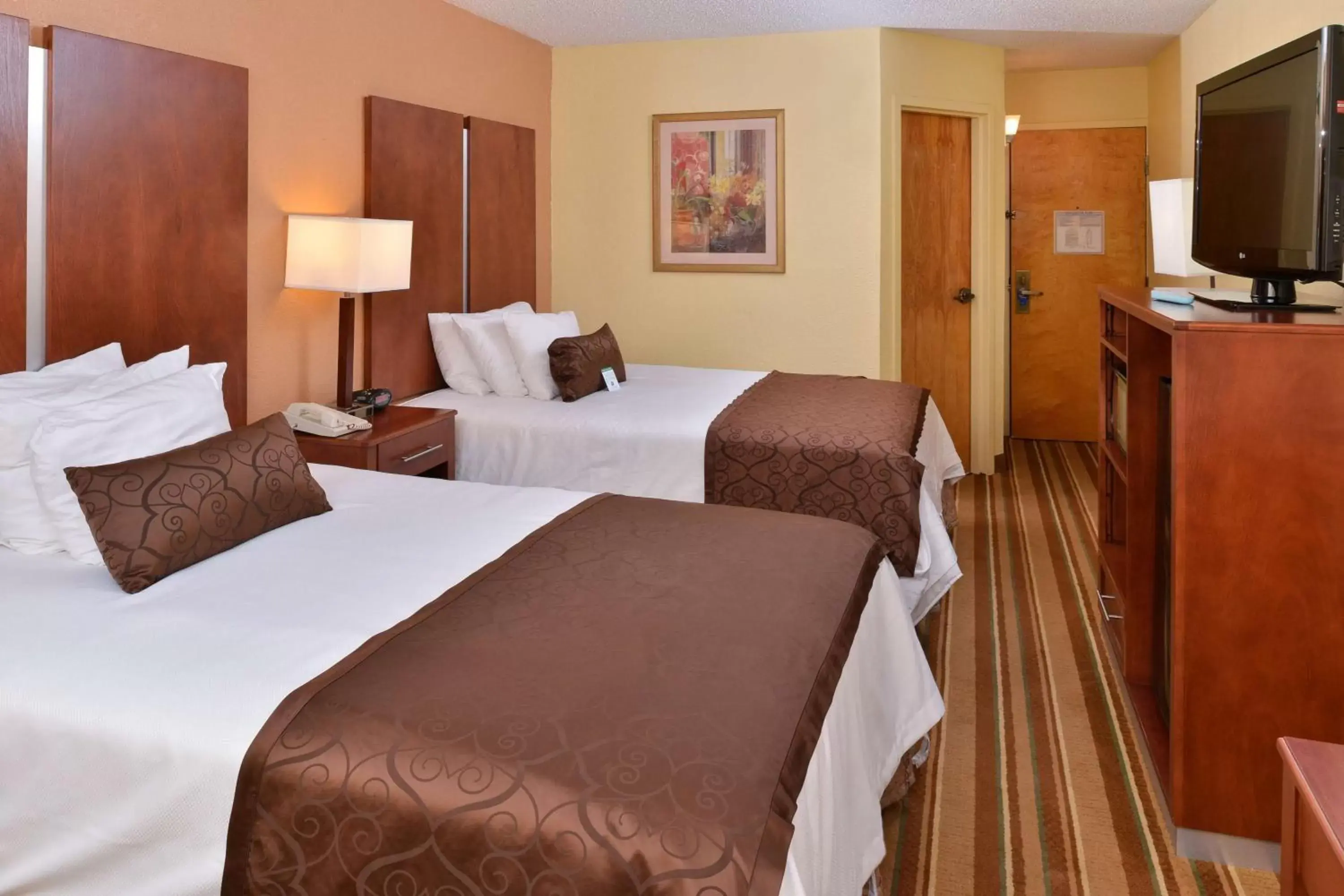 Photo of the whole room, Bed in Best Western Plus Richmond